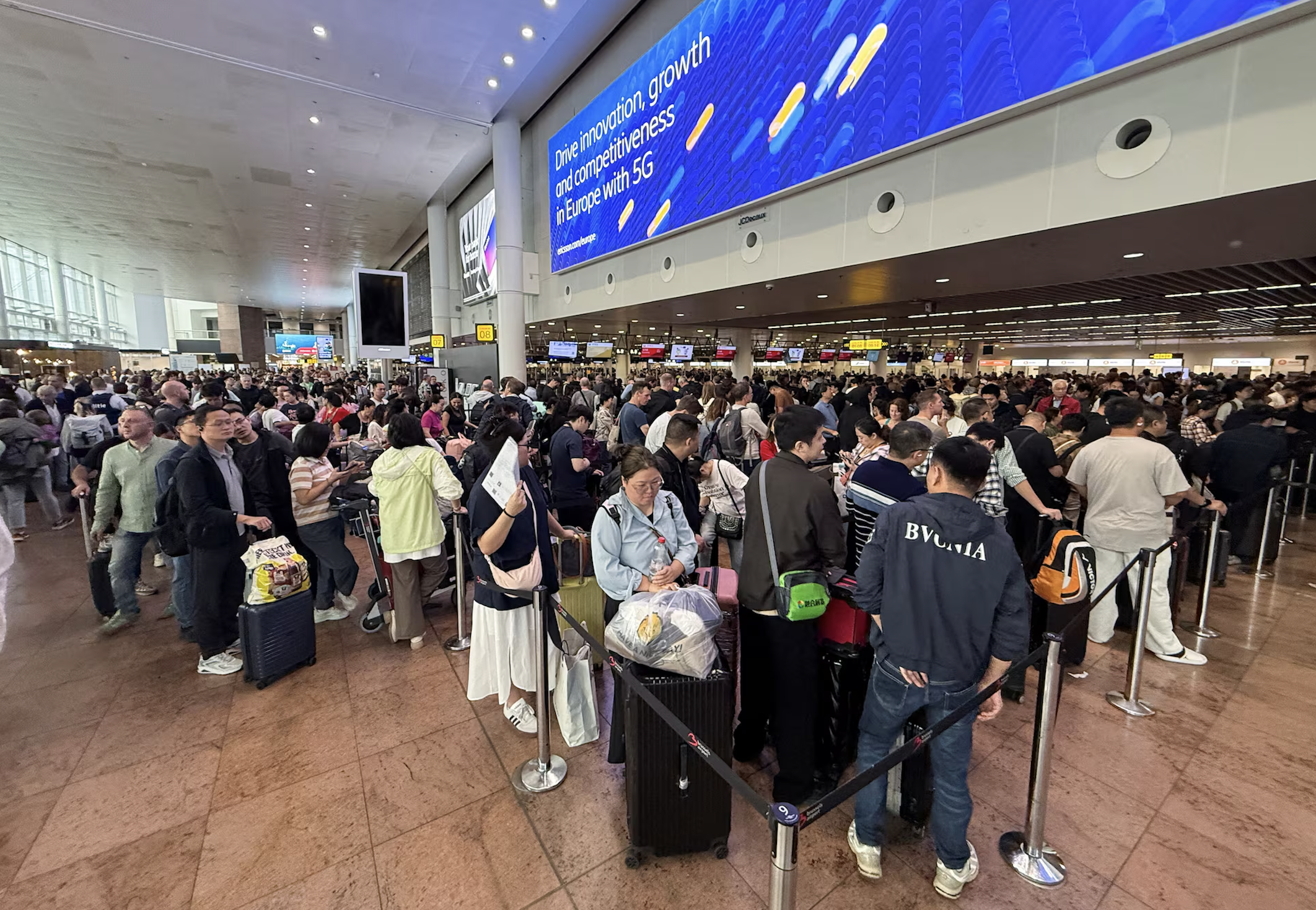 Tấn công mạng làm gián đoạn hoạt động tại các sân bay châu Âu- Ảnh 1. Tấn công mạng làm gián đoạn hoạt động tại các sân bay châu Âu- Ảnh 1.