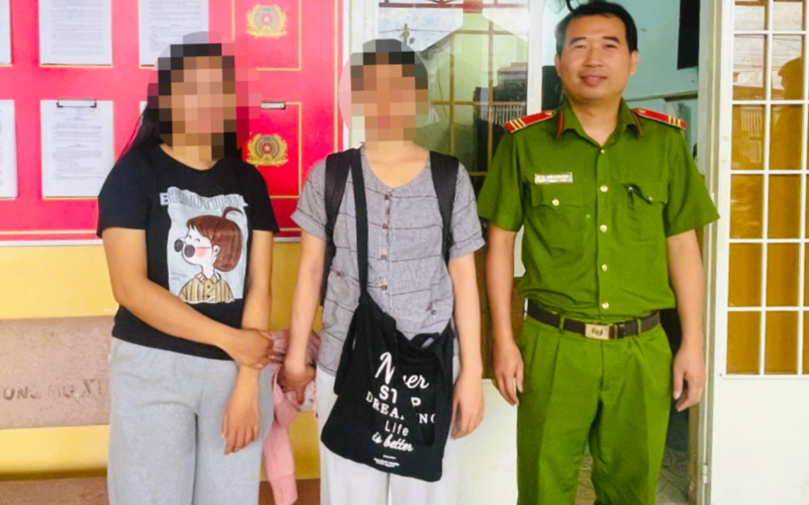 Giải cứu nữ sinh bị bắt c&oacute;c online, c&ocirc;ng an thật bị c&ocirc;ng an giả dọa cho 'về vườn'