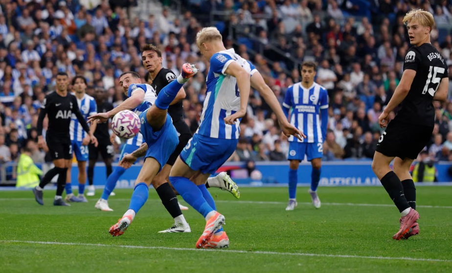 Sai lầm phản lưới, Brighton đ&aacute;nh rơi chiến thắng trước Tottenham- Ảnh 2.