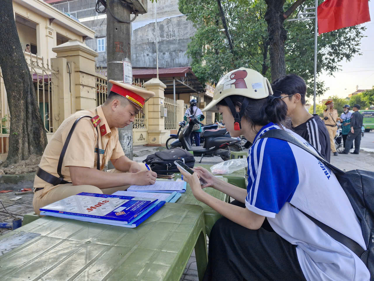 Quyết liệt ngăn chặn học sinh v&agrave; thanh, thiếu ni&ecirc;n vi phạm ATGT ở Th&aacute;i Nguy&ecirc;n- Ảnh 3.