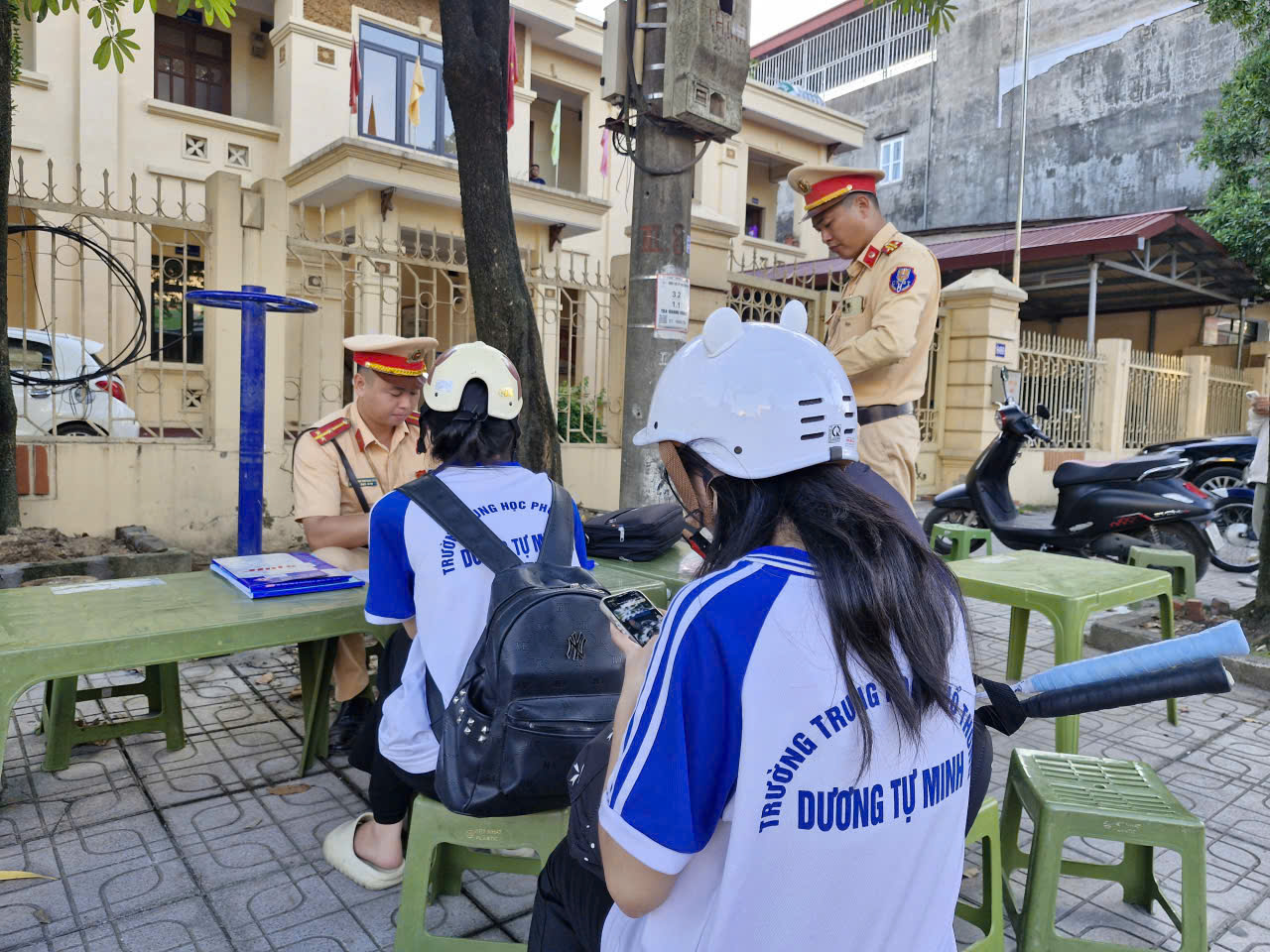 Quyết liệt ngăn chặn học sinh v&agrave; thanh, thiếu ni&ecirc;n vi phạm ATGT ở Th&aacute;i Nguy&ecirc;n- Ảnh 2.