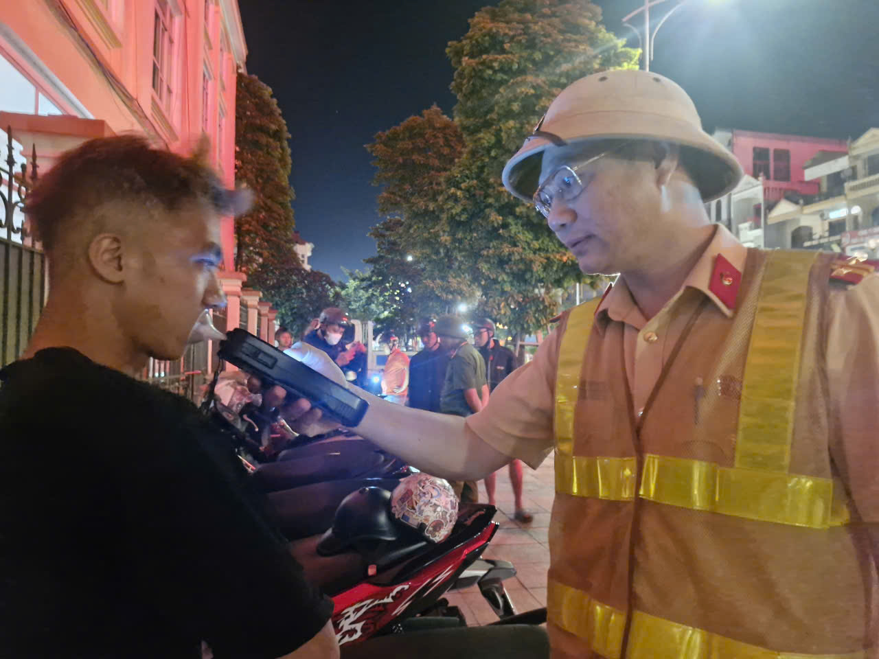 Quyết liệt ngăn chặn học sinh v&agrave; thanh, thiếu ni&ecirc;n vi phạm ATGT ở Th&aacute;i Nguy&ecirc;n- Ảnh 11.