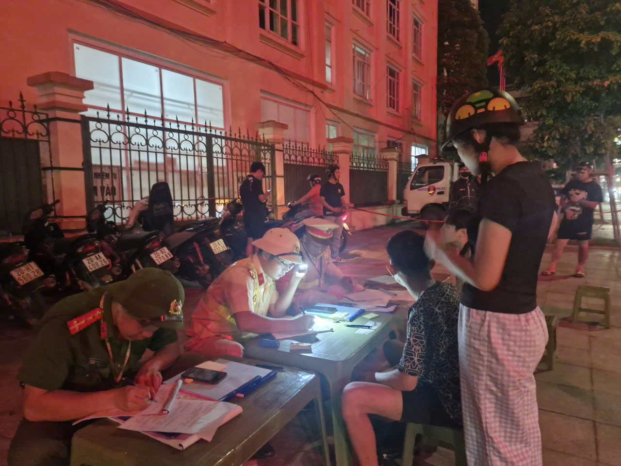 Quyết liệt ngăn chặn học sinh v&agrave; thanh, thiếu ni&ecirc;n vi phạm ATGT ở Th&aacute;i Nguy&ecirc;n- Ảnh 12.