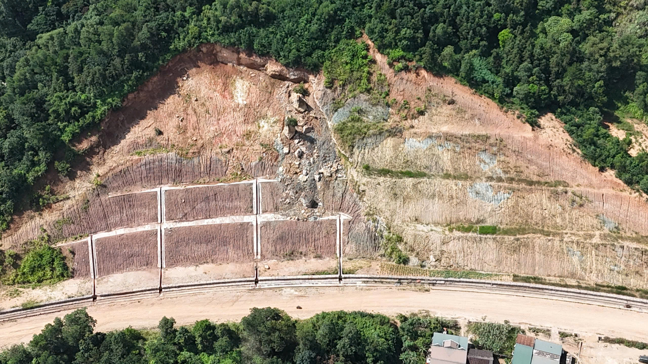 Thay đổi biện pháp thi công, đưa tuyến tránh TP Cao Bằng về đích trong năm 2025- Ảnh 7. Thay đổi biện pháp thi công, đưa tuyến tránh TP Cao Bằng về đích trong năm 2025- Ảnh 7.