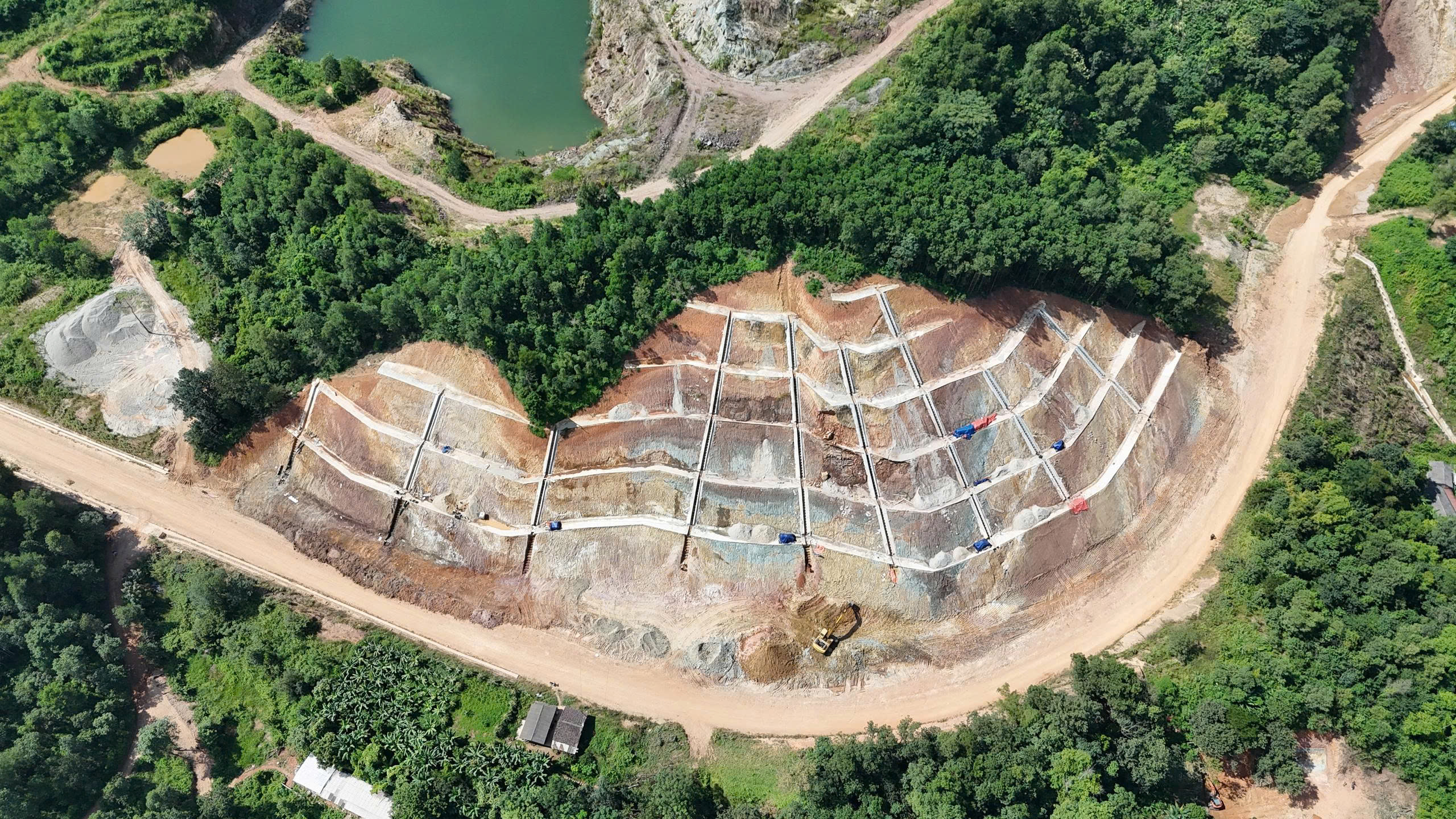 Thay đổi biện pháp thi công, đưa tuyến tránh TP Cao Bằng về đích trong năm 2025- Ảnh 1. Thay đổi biện pháp thi công, đưa tuyến tránh TP Cao Bằng về đích trong năm 2025- Ảnh 1.