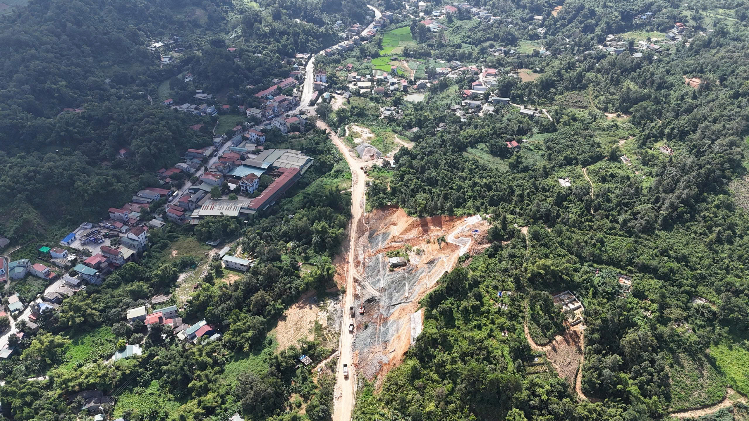 Thay đổi biện pháp thi công, đưa tuyến tránh TP Cao Bằng về đích trong năm 2025- Ảnh 9. Thay đổi biện pháp thi công, đưa tuyến tránh TP Cao Bằng về đích trong năm 2025- Ảnh 9.