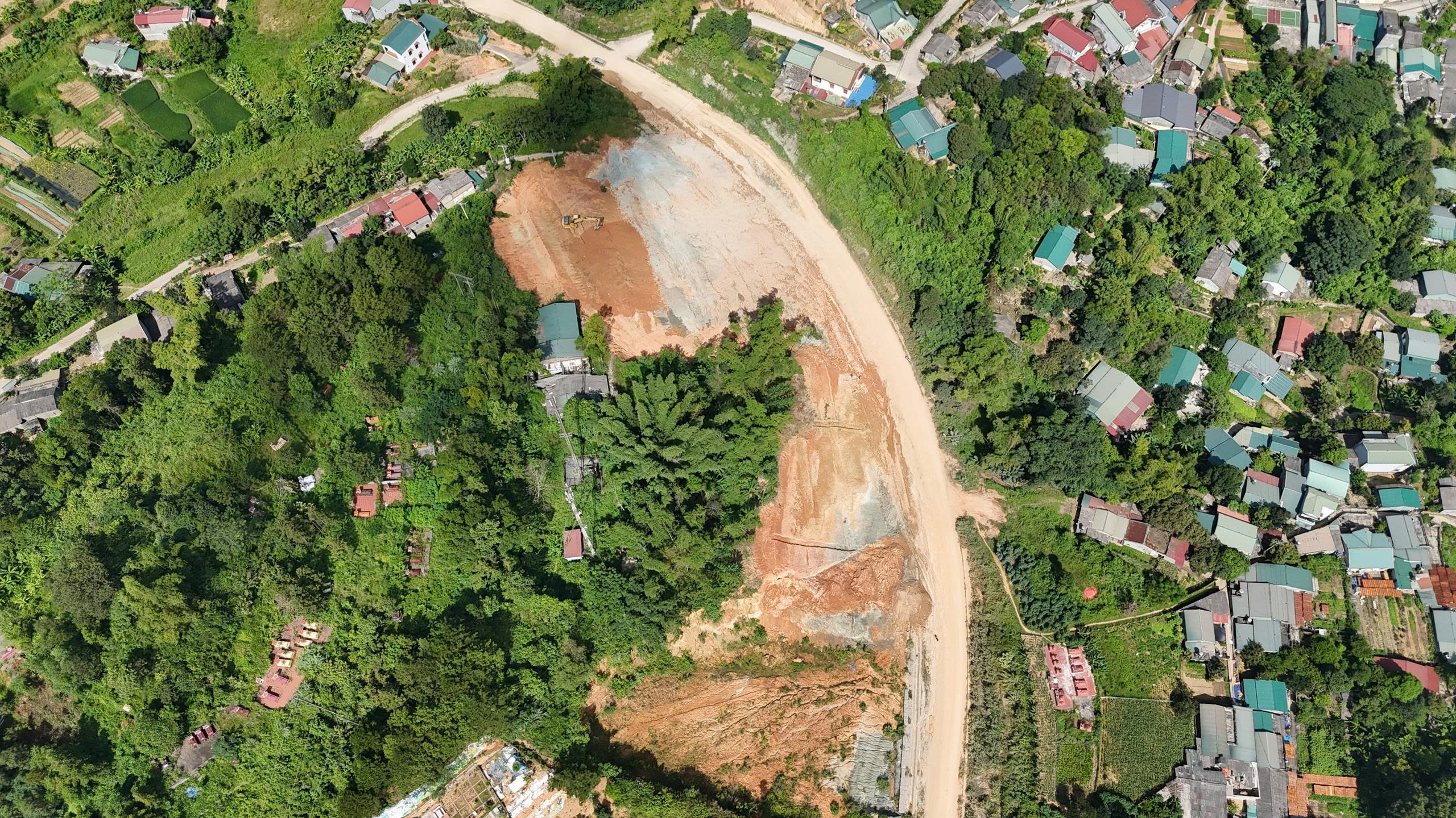 Thay đổi biện pháp thi công, đưa tuyến tránh TP Cao Bằng về đích trong năm 2025- Ảnh 3. Thay đổi biện pháp thi công, đưa tuyến tránh TP Cao Bằng về đích trong năm 2025- Ảnh 3.