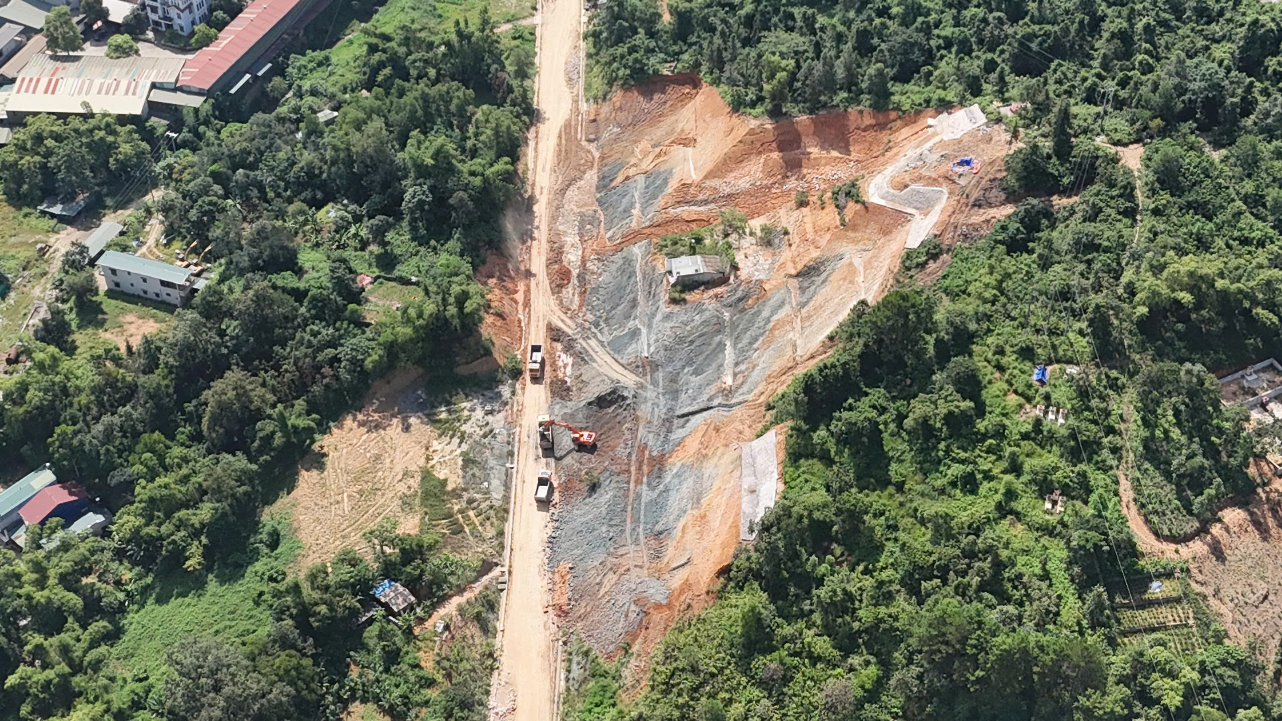 Thay đổi biện pháp thi công, đưa tuyến tránh TP Cao Bằng về đích trong năm 2025- Ảnh 6. Thay đổi biện pháp thi công, đưa tuyến tránh TP Cao Bằng về đích trong năm 2025- Ảnh 6.