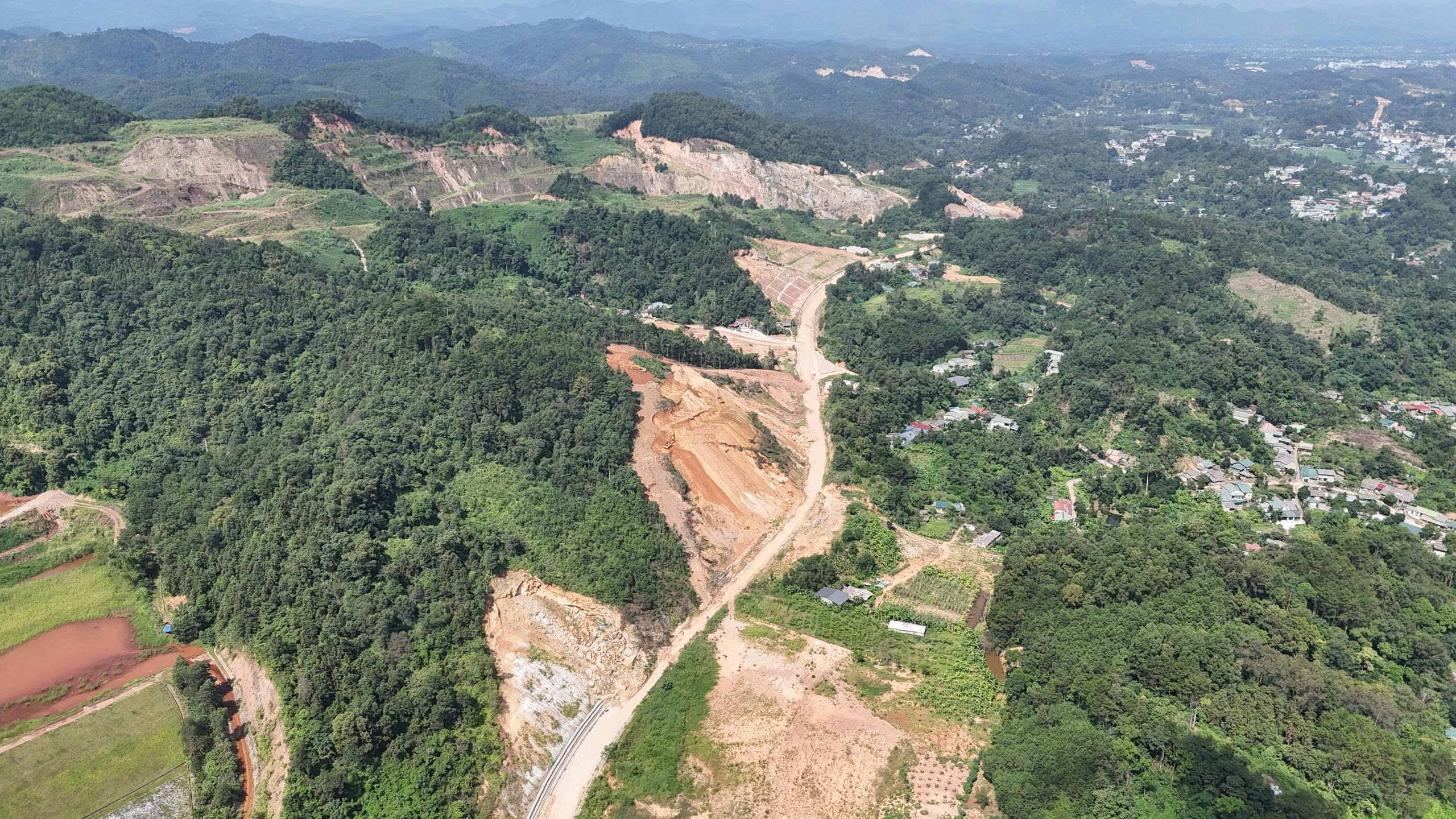 Thay đổi biện pháp thi công, đưa tuyến tránh TP Cao Bằng về đích trong năm 2025- Ảnh 10. Thay đổi biện pháp thi công, đưa tuyến tránh TP Cao Bằng về đích trong năm 2025- Ảnh 10.