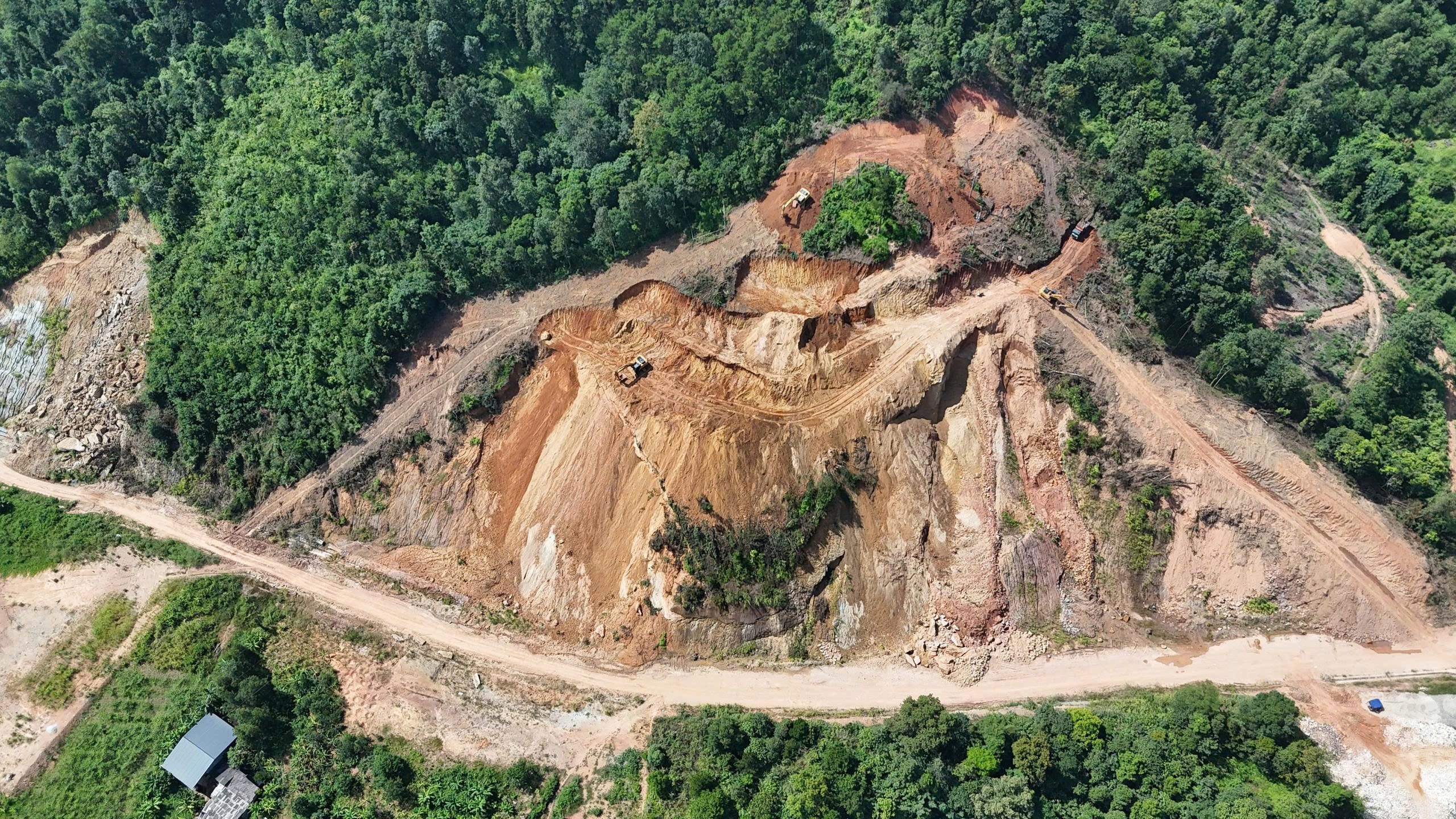 Thay đổi biện pháp thi công, đưa tuyến tránh TP Cao Bằng về đích trong năm 2025- Ảnh 2. Thay đổi biện pháp thi công, đưa tuyến tránh TP Cao Bằng về đích trong năm 2025- Ảnh 2.