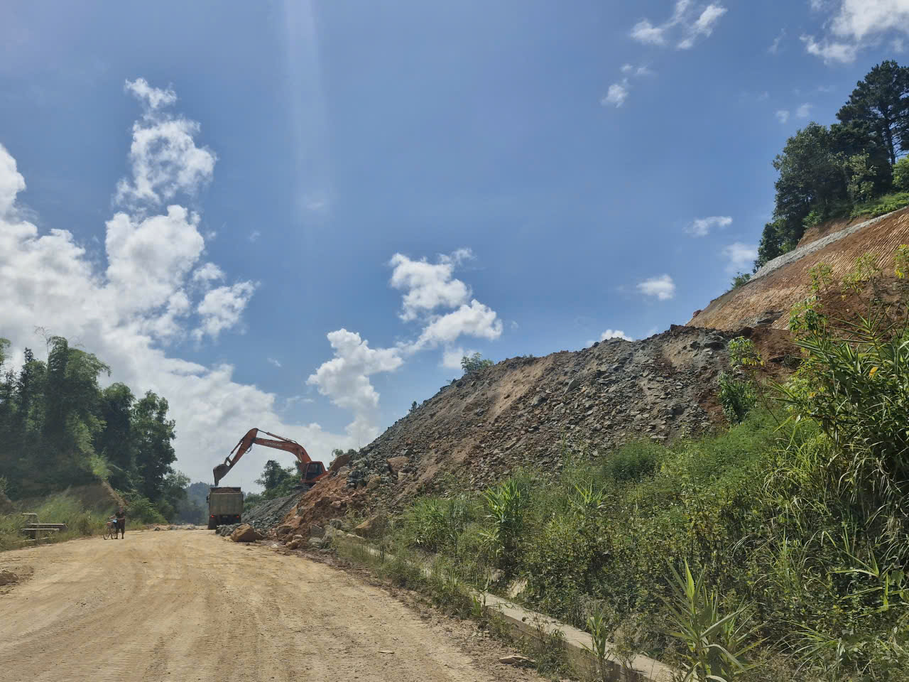 Thay đổi biện pháp thi công, đưa tuyến tránh TP Cao Bằng về đích trong năm 2025- Ảnh 18. Thay đổi biện pháp thi công, đưa tuyến tránh TP Cao Bằng về đích trong năm 2025- Ảnh 18.