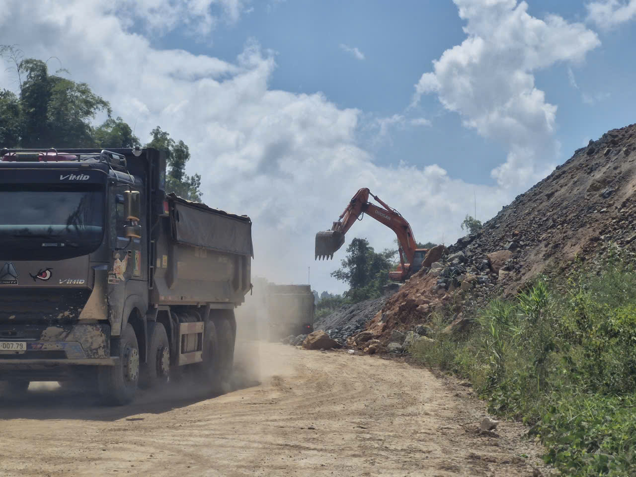 Thay đổi biện pháp thi công, đưa tuyến tránh TP Cao Bằng về đích trong năm 2025- Ảnh 17. Thay đổi biện pháp thi công, đưa tuyến tránh TP Cao Bằng về đích trong năm 2025- Ảnh 17.