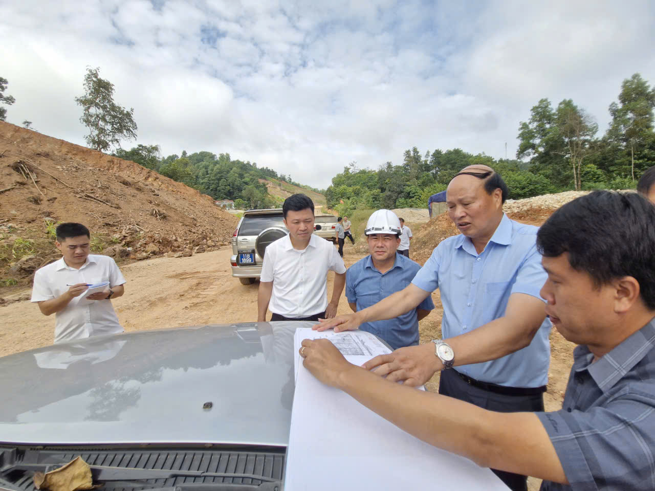 Thay đổi biện pháp thi công, đưa tuyến tránh TP Cao Bằng về đích trong năm 2025- Ảnh 13. Thay đổi biện pháp thi công, đưa tuyến tránh TP Cao Bằng về đích trong năm 2025- Ảnh 13.