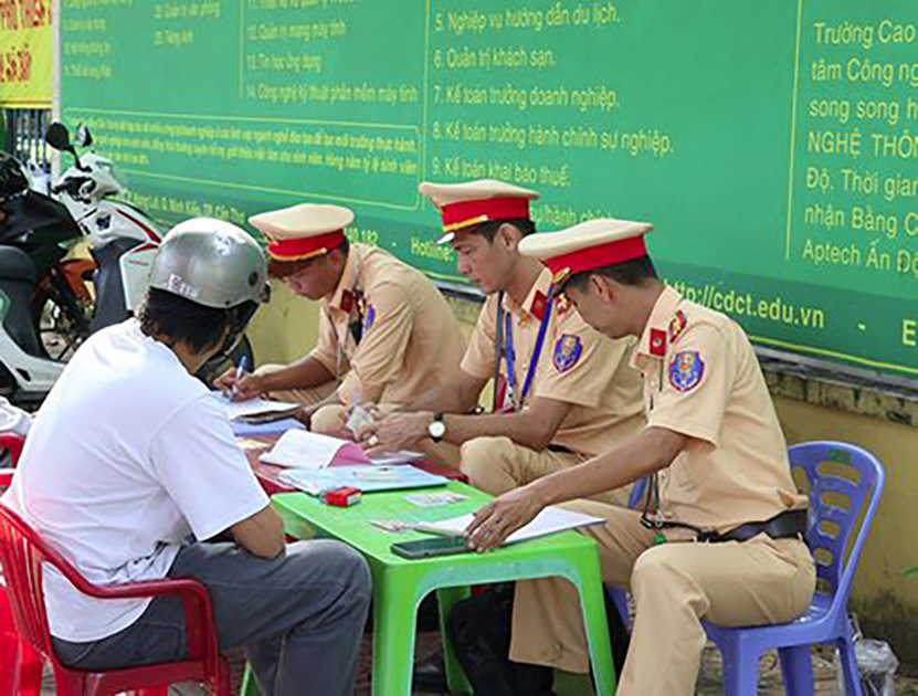 Cần Thơ: 3 th&aacute;ng, 97 người chết v&igrave; tai nạn giao th&ocirc;ng, phạt hơn 27 tỷ đồng- Ảnh 1.