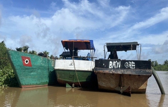 Đồng Tháp xử lý nghiêm vi phạm trên tuyến đường thủy- Ảnh 3. Đồng Tháp xử lý nghiêm vi phạm trên tuyến đường thủy- Ảnh 3.