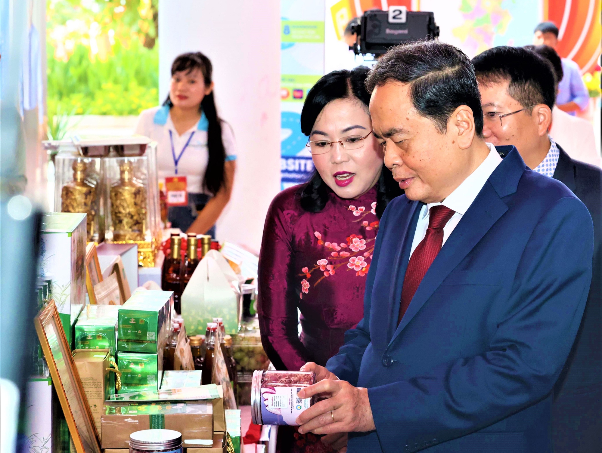 Chủ tịch Quốc hội: Hạ tầng l&agrave; thế cạnh tranh, mở rộng kết nối cho Kh&aacute;nh H&ograve;a- Ảnh 2.