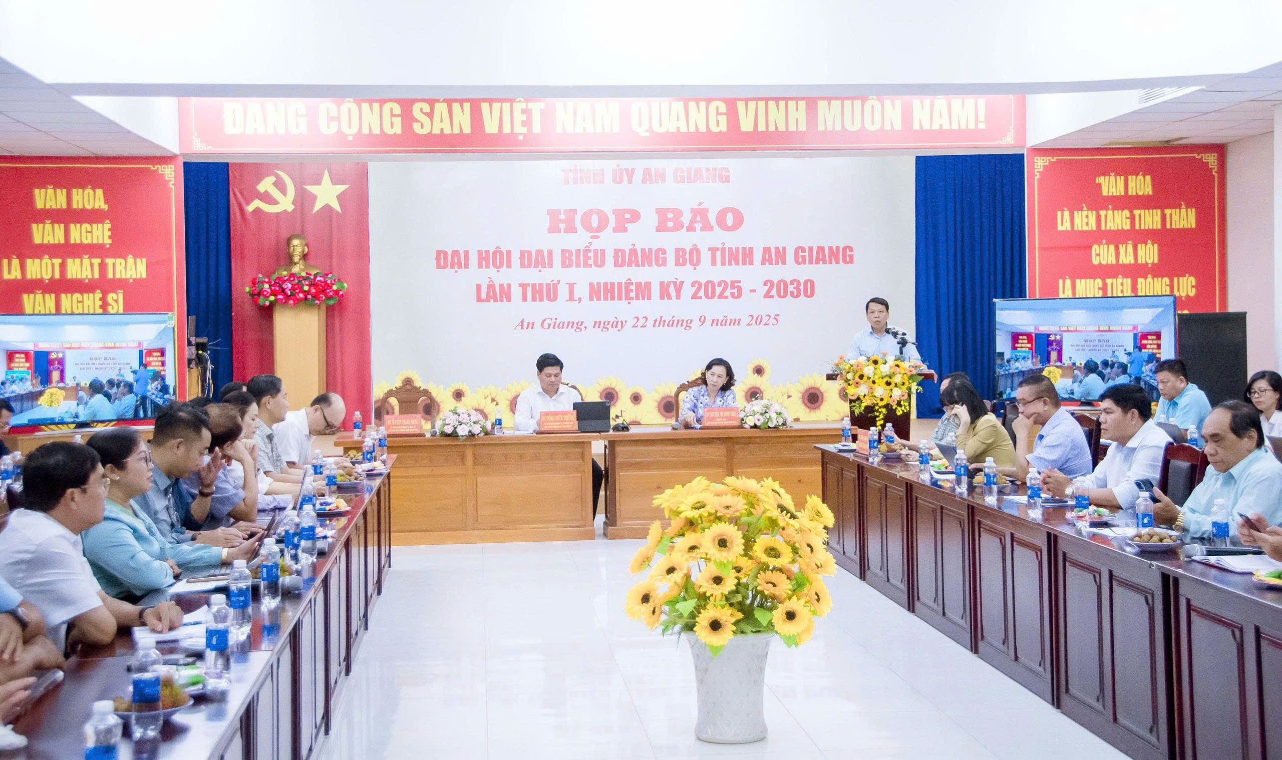 Khởi công 10 công trình trị giá hơn 53.645 tỷ đồng chào mừng Đại hội Đảng bộ tỉnh An Giang- Ảnh 1. Khởi công 10 công trình trị giá hơn 53.645 tỷ đồng chào mừng Đại hội Đảng bộ tỉnh An Giang- Ảnh 1.