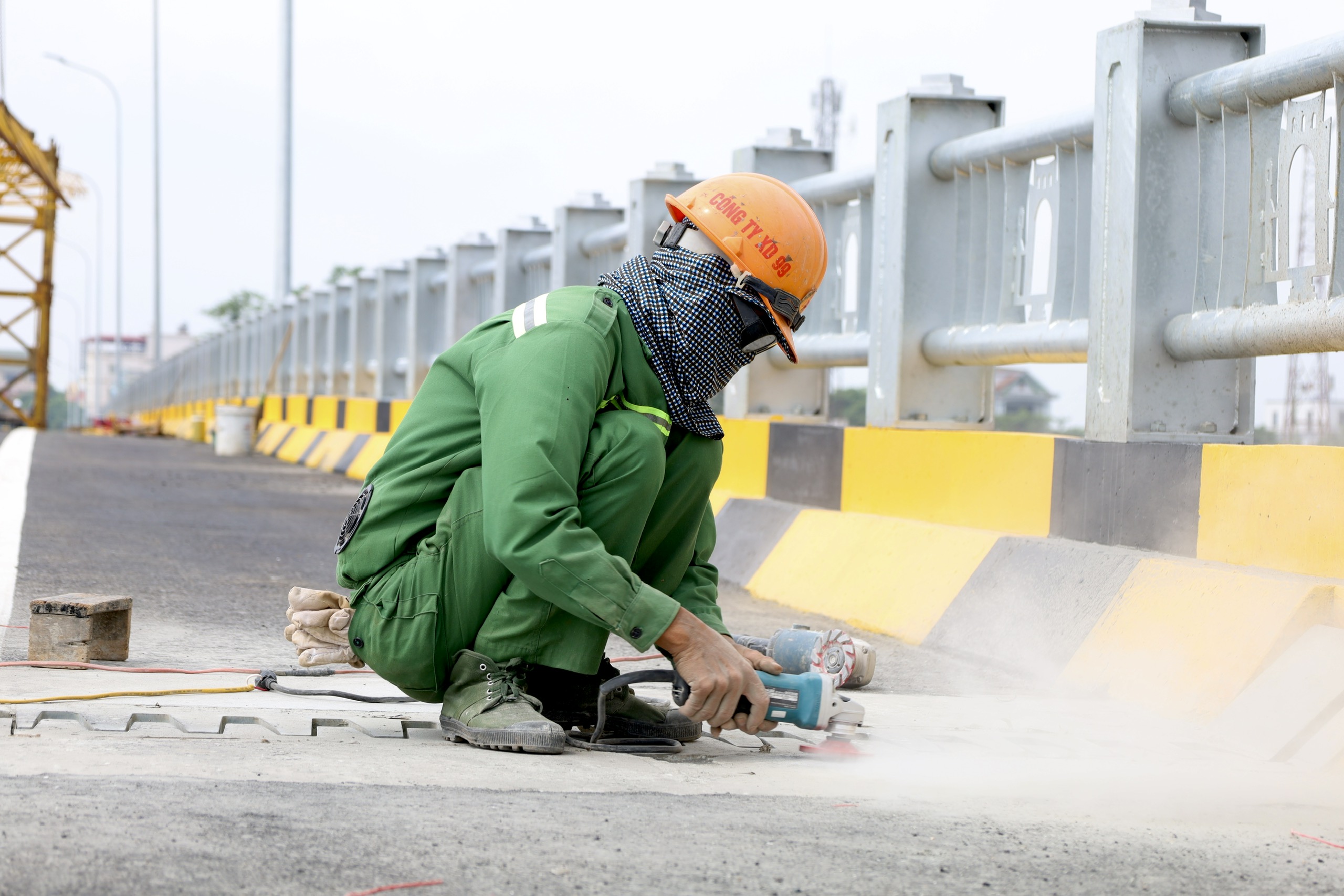 Cận ng&agrave;y kh&aacute;nh th&agrave;nh, cầu Phong Ch&acirc;u mới c&ograve;n những việc g&igrave; phải gấp r&uacute;t ho&agrave;n thiện?- Ảnh 6.