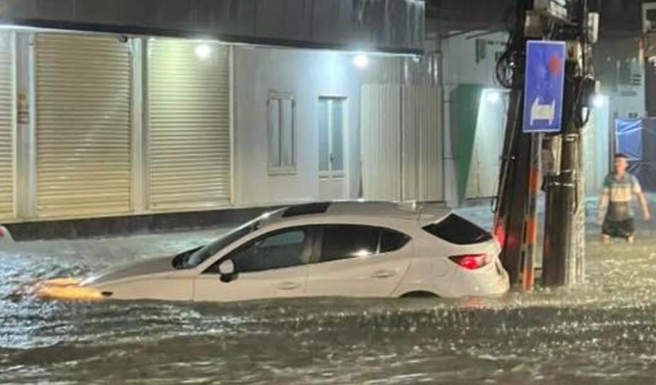 Mưa lớn kéo dài, cảnh báo lũ quét, dông lốc và sạt lở tại nhiều khu vực ở Đồng Nai- Ảnh 4. Mưa lớn kéo dài, cảnh báo lũ quét, dông lốc và sạt lở tại nhiều khu vực ở Đồng Nai- Ảnh 4.