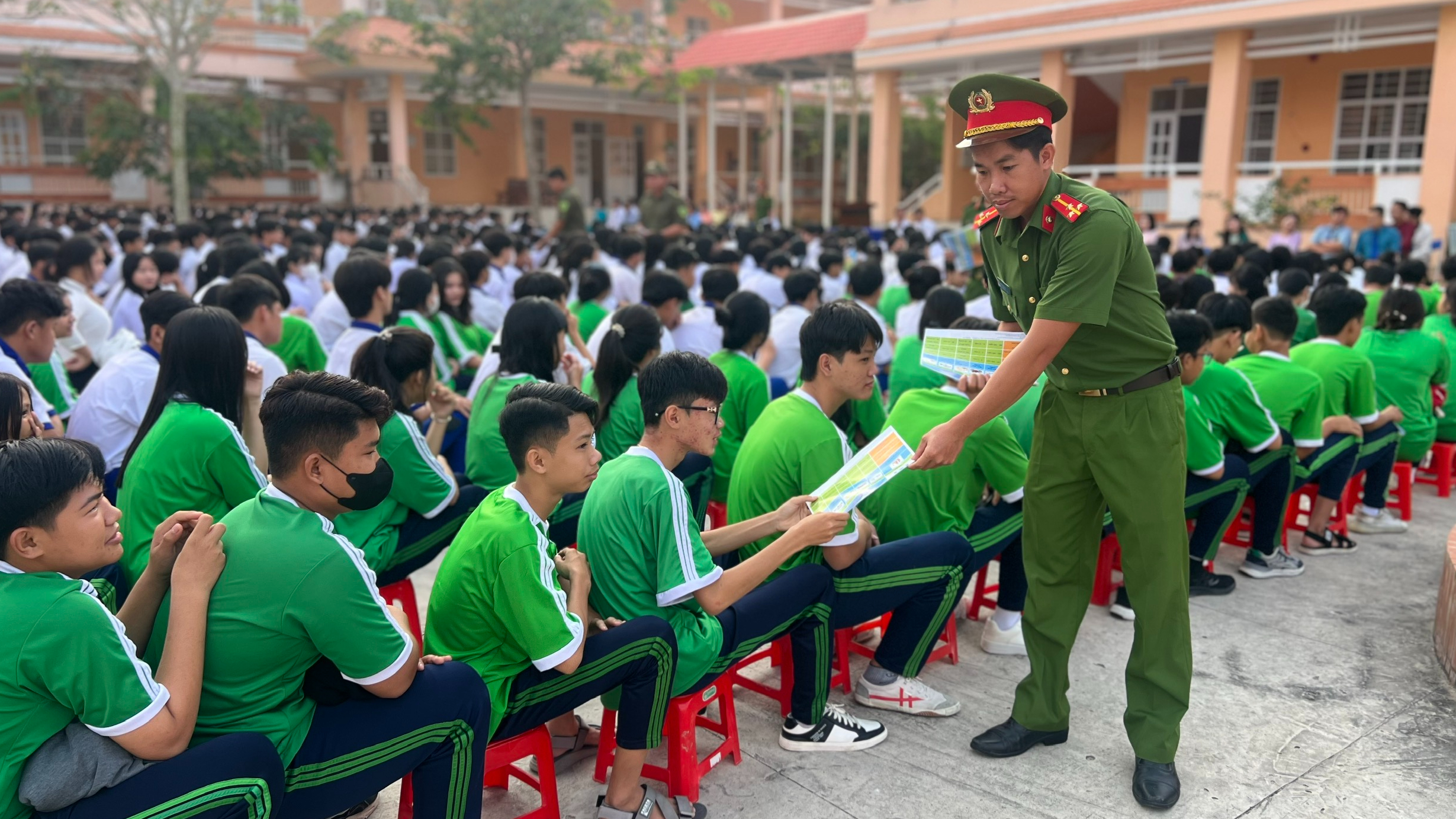 C&agrave; Mau: Nhiều hoạt động n&acirc;ng cao nhận thức ph&aacute;p luật về an to&agrave;n giao th&ocirc;ng cho học sinh- Ảnh 2.