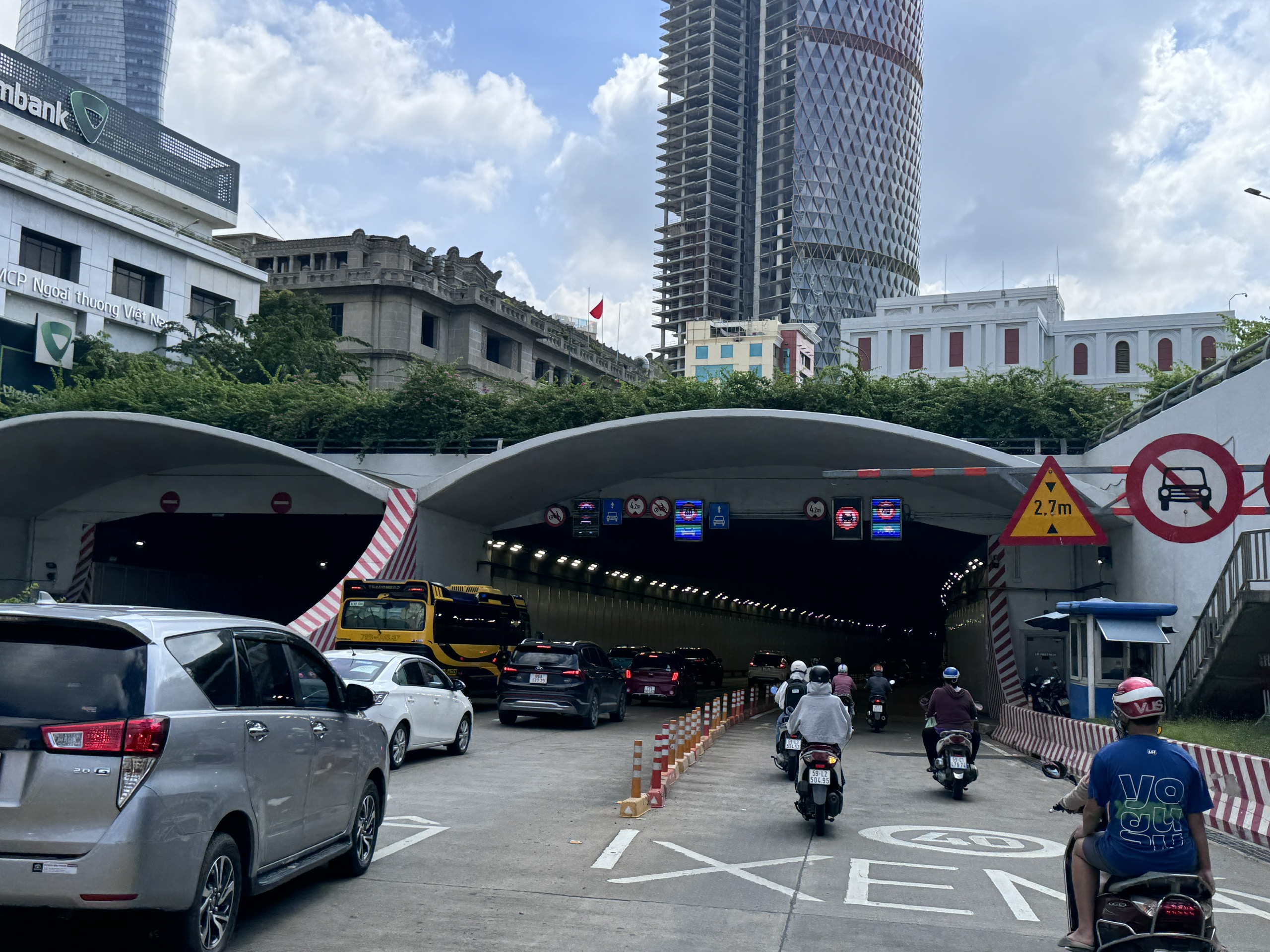 TP.HCM: Cấm xe v&agrave;o hầm s&ocirc;ng S&agrave;i G&ograve;n 3 ng&agrave;y để diễn tập ph&ograve;ng ch&aacute;y chữa ch&aacute;y- Ảnh 1.