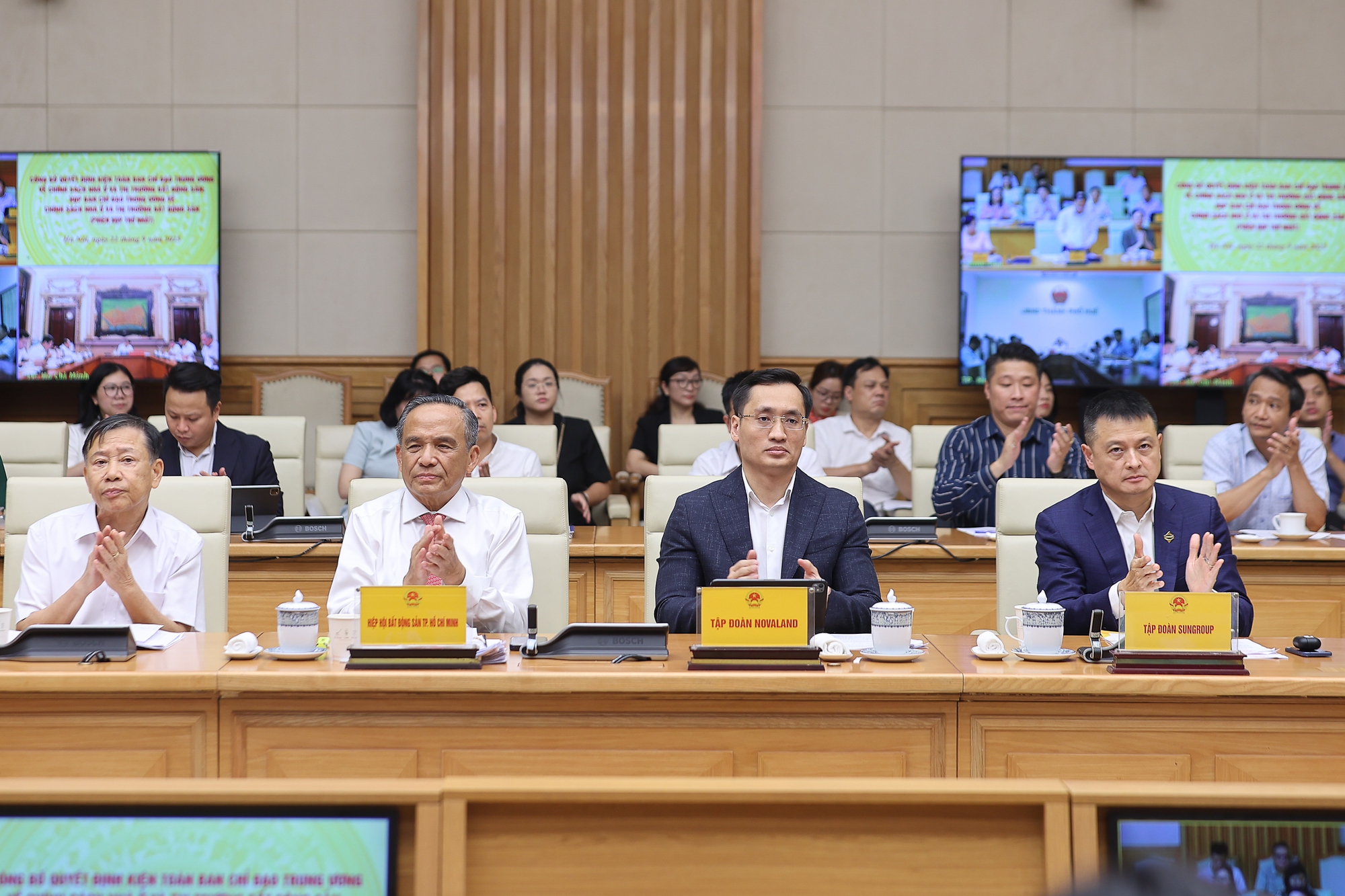 Thủ tướng: Tăng nguồn cung, giảm chi ph&iacute;, đưa gi&aacute; bất động sản về mức ph&ugrave; hợp- Ảnh 3.