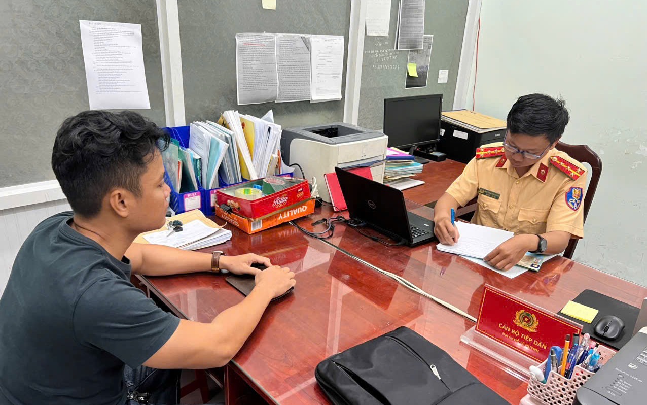 TP.HCM: L&aacute;i xe b&aacute;n tải bị tố chạy kiểu 'nửa vời' n&oacute;i g&igrave; khi l&agrave;m việc với CSGT?