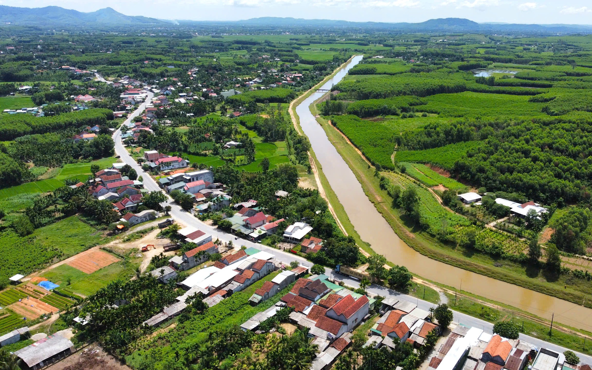 Quảng Ng&atilde;i tập trung x&acirc;y dựng n&ocirc;ng th&ocirc;n mới sau s&aacute;p nhập