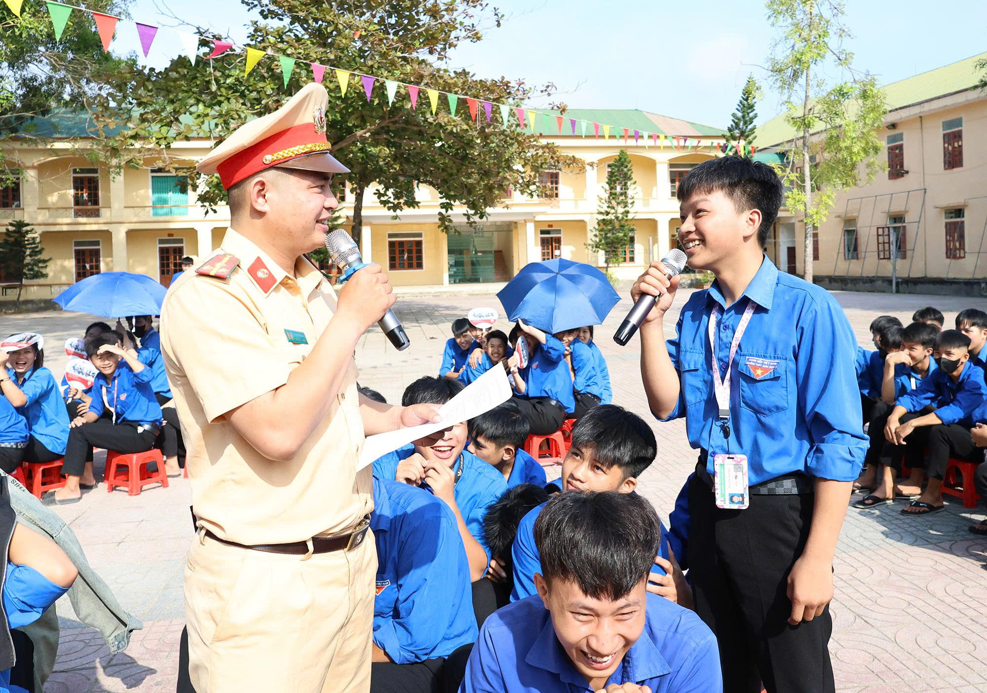 Để mỗi học sinh l&agrave; một tấm gương về tuy&ecirc;n truyền an to&agrave;n giao th&ocirc;ng- Ảnh 2.