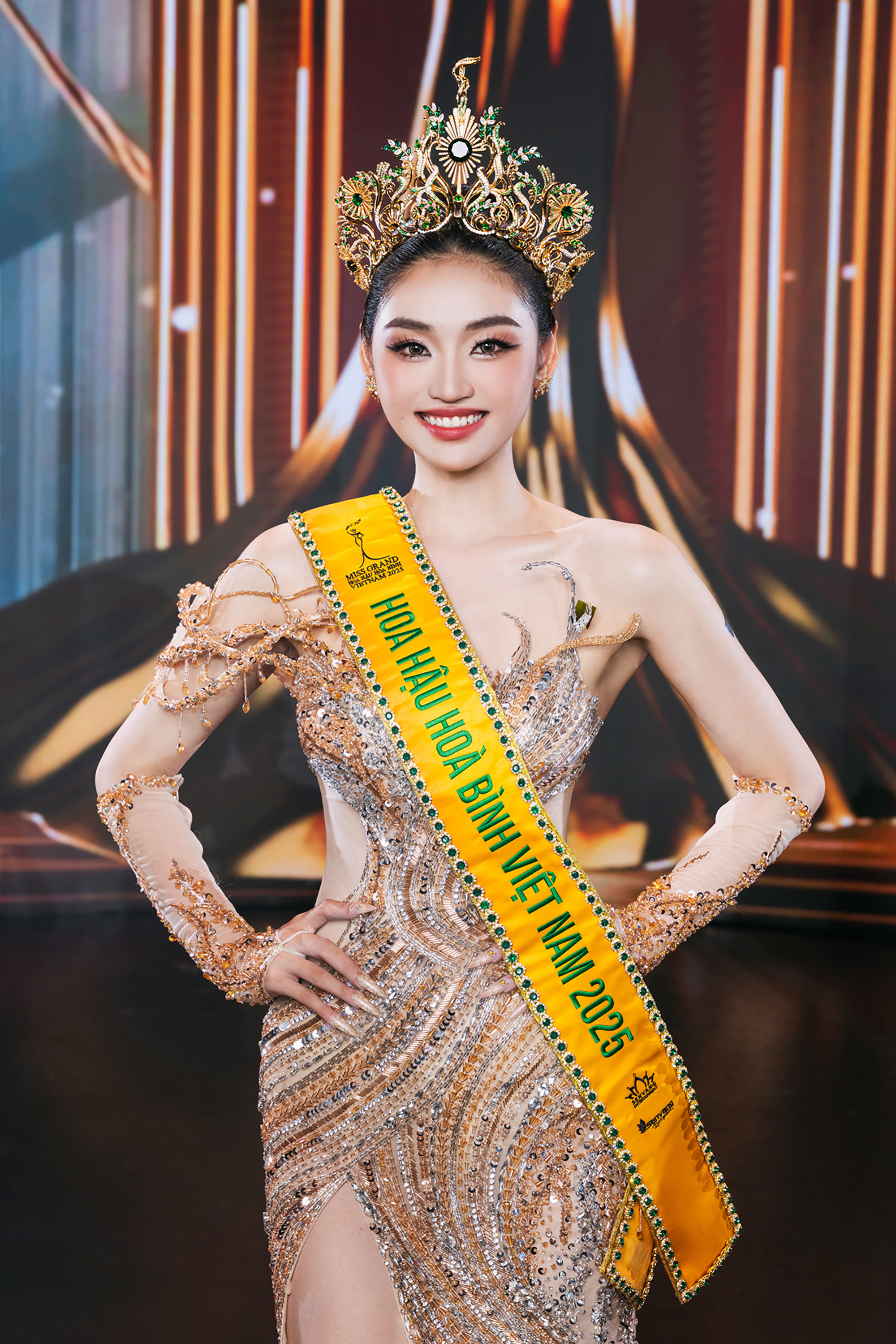 Hoa hậu Yến Nhi: T&ocirc;i thấy m&igrave;nh may mắn v&agrave; mắc nợ mẹ cha- Ảnh 1.