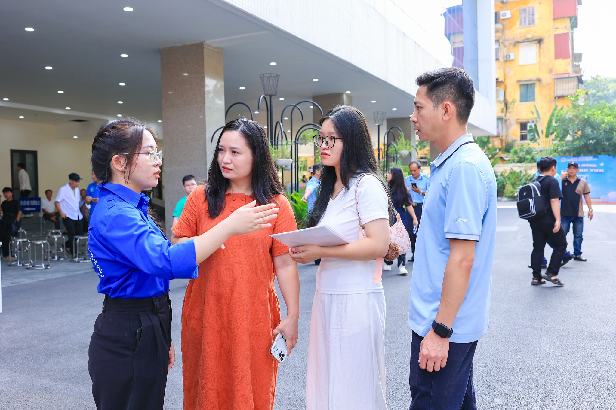 Đăng k&yacute; h&agrave;ng chục nguyện vọng, th&iacute; sinh l&atilde;ng ph&iacute; thời gian, chi ph&iacute; v&agrave; cơ hội- Ảnh 1.