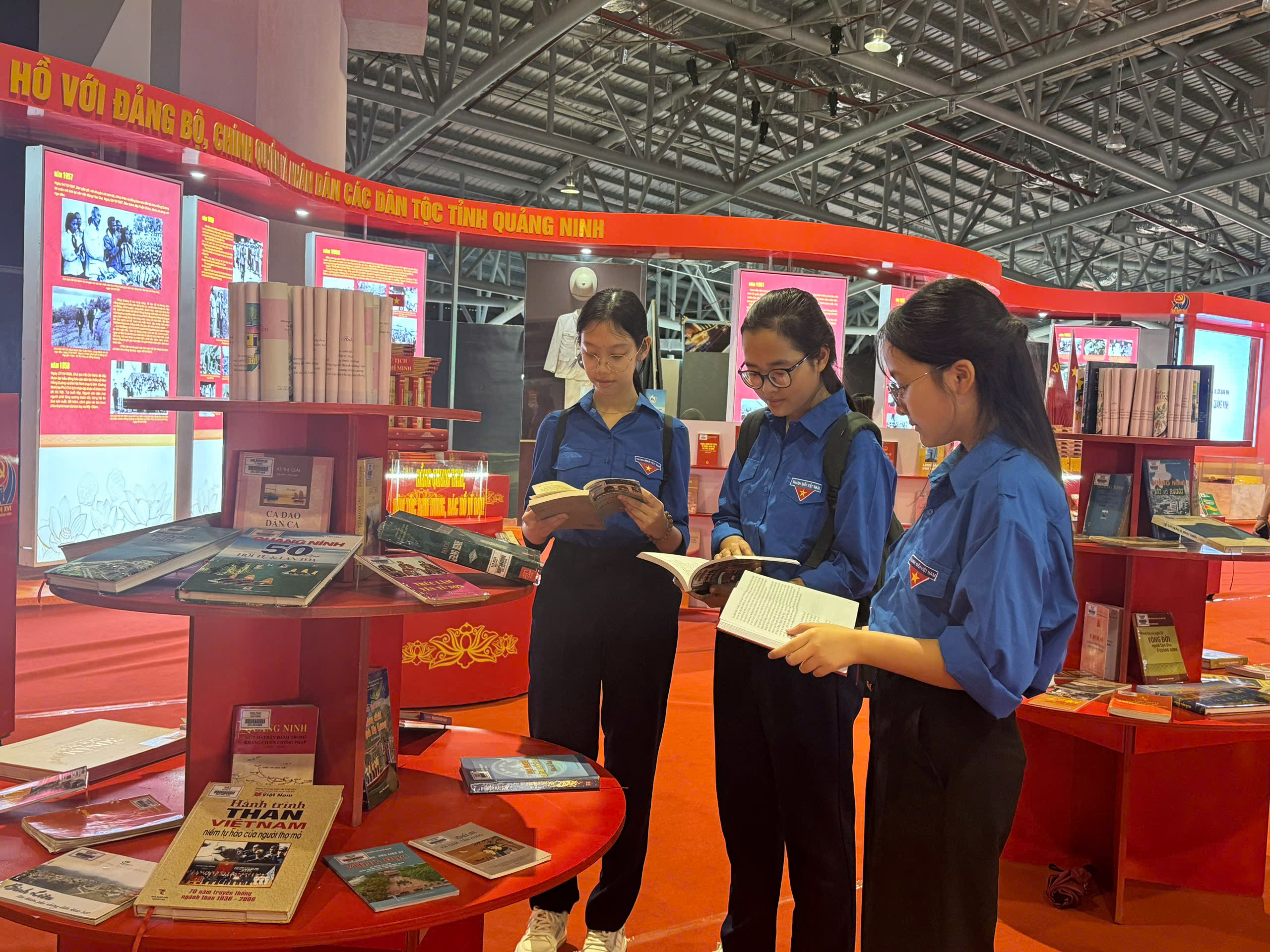 Quảng Ninh trưng b&agrave;y, triển l&atilde;m ch&agrave;o mừng Đại hội Đảng bộ tỉnh lần thứ XVI- Ảnh 3.