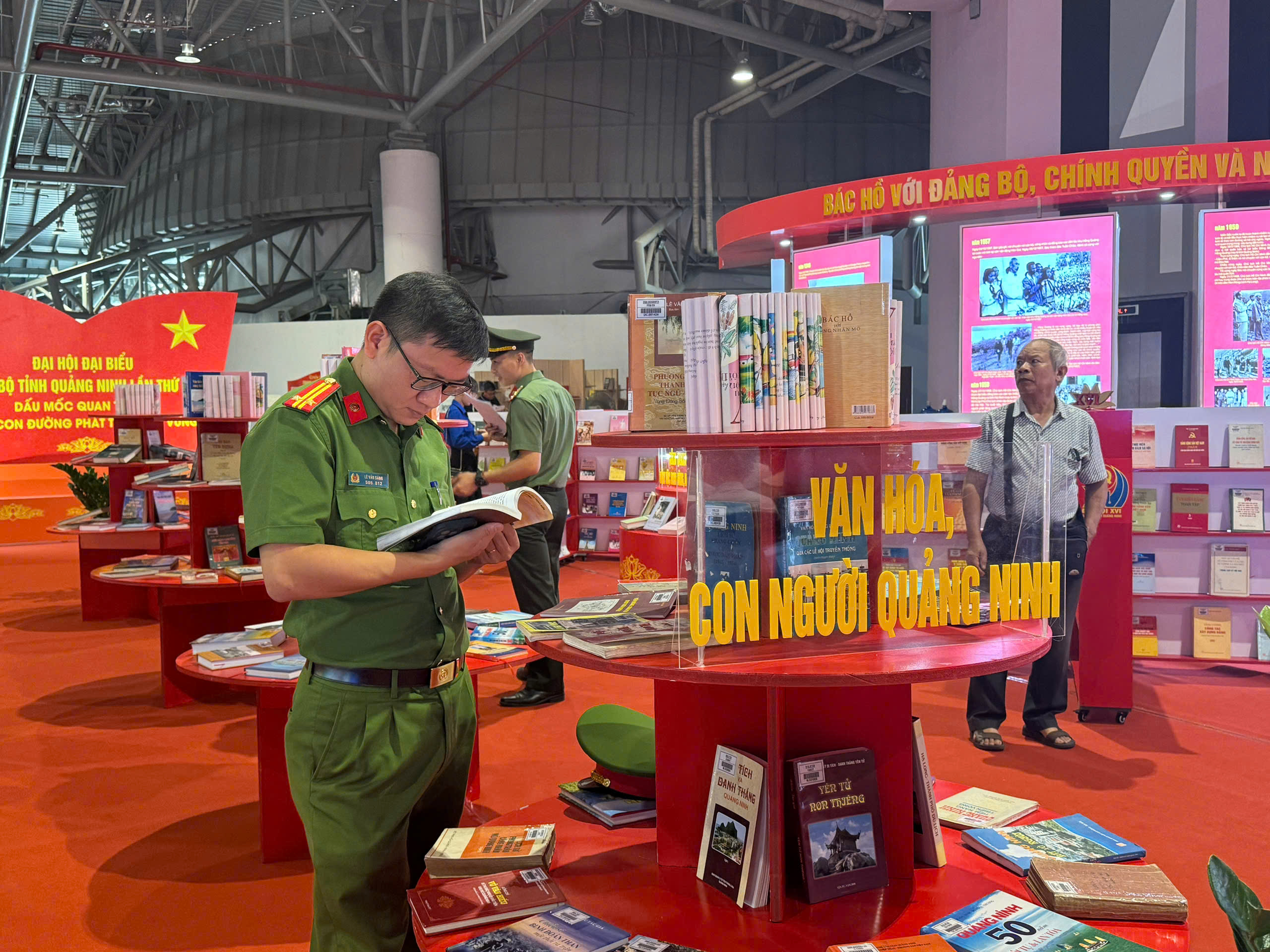 Quảng Ninh trưng b&agrave;y, triển l&atilde;m ch&agrave;o mừng Đại hội Đảng bộ tỉnh lần thứ XVI- Ảnh 5.