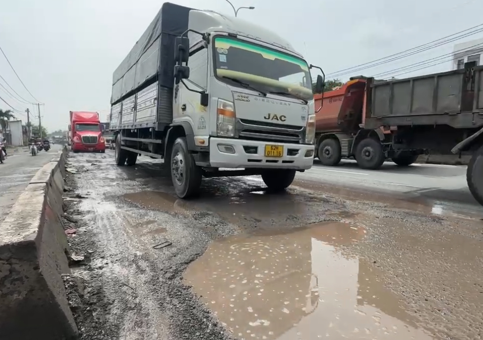 Hơn 270 tỷ đồng n&acirc;ng cấp, khắc phục hư hỏng tr&ecirc;n quốc lộ 51 qua Đồng Nai- Ảnh 1.