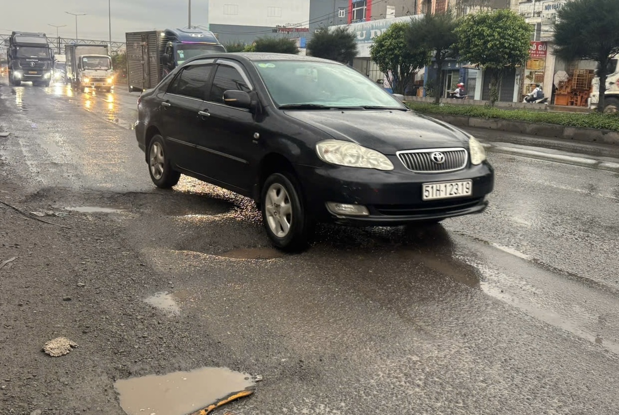 Hơn 270 tỷ đồng n&acirc;ng cấp, khắc phục hư hỏng tr&ecirc;n quốc lộ 51 qua Đồng Nai- Ảnh 8.