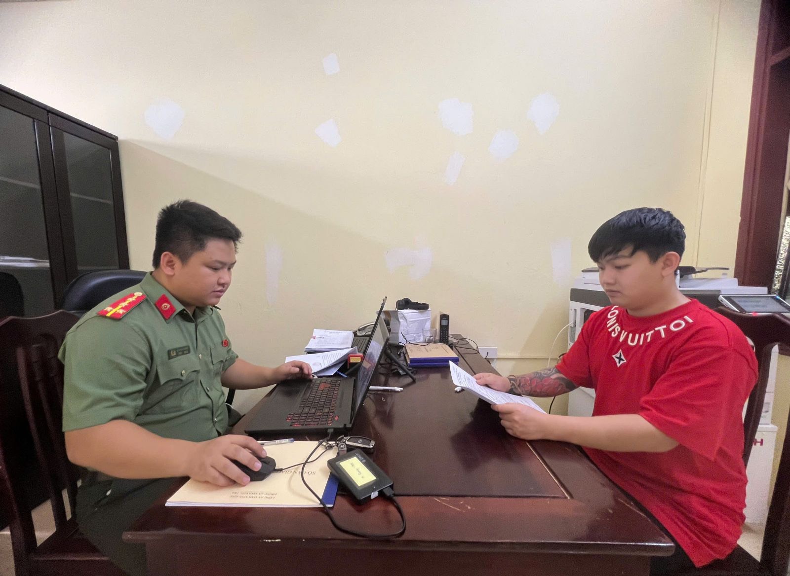 Ninh B&igrave;nh: Khởi tố đối tượng x&acirc;m nhập tr&aacute;i ph&eacute;p v&agrave;o mạng m&aacute;y t&iacute;nh để đ&aacute;nh cắp dữ liệu- Ảnh 1.
