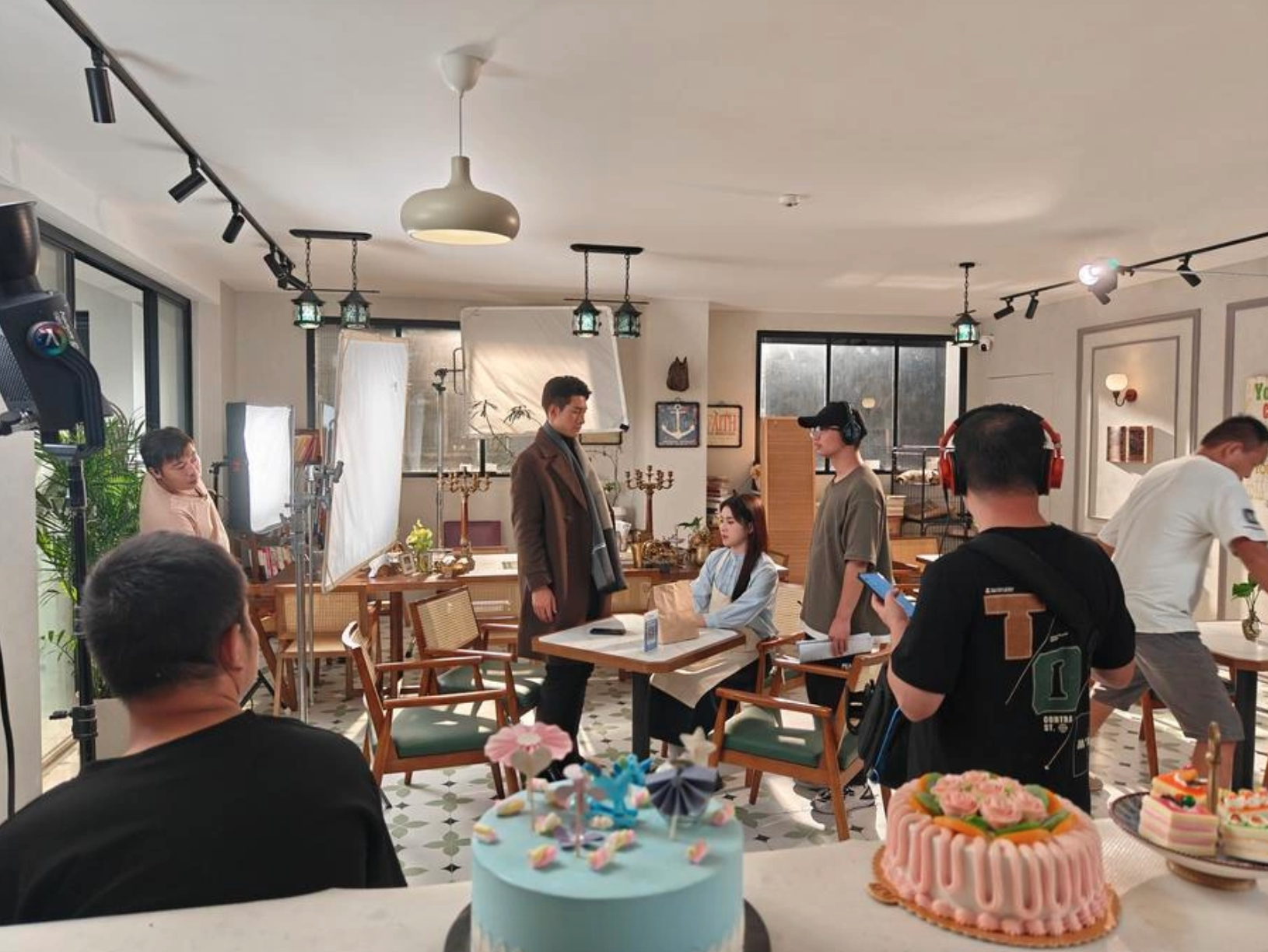 Phim tổng tài: Kịch bản phi lý vẫn ngập tràn nền tảng mạng xã hội tại Việt Nam- Ảnh 7. Phim tổng tài: Kịch bản phi lý vẫn ngập tràn nền tảng mạng xã hội tại Việt Nam- Ảnh 7.