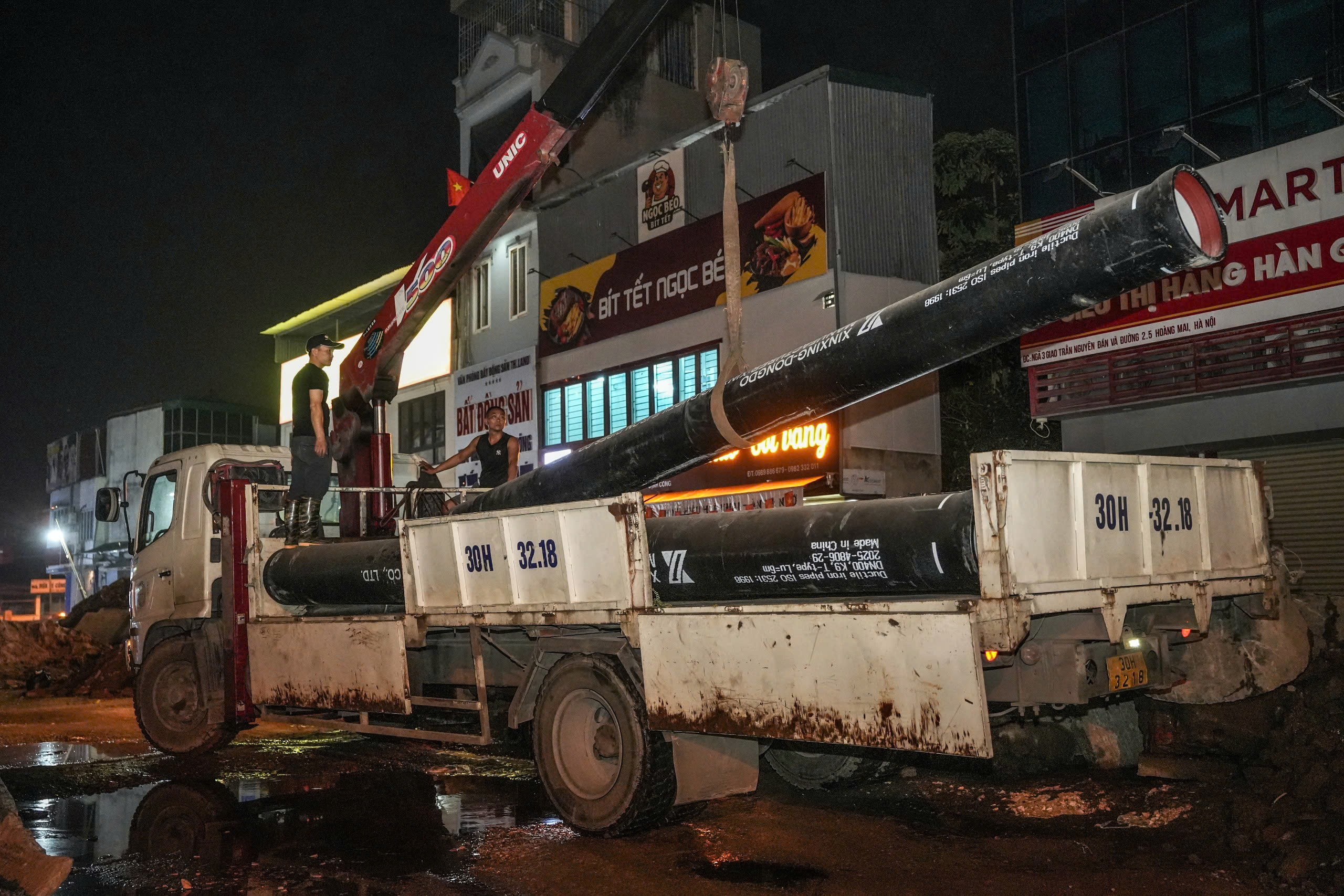 Đ&ecirc;m kh&ocirc;ng ngủ tr&ecirc;n c&ocirc;ng trường V&agrave;nh đai 2,5: Tất bật thi c&ocirc;ng đoạn Đầm Hồng - QL1A- Ảnh 9.