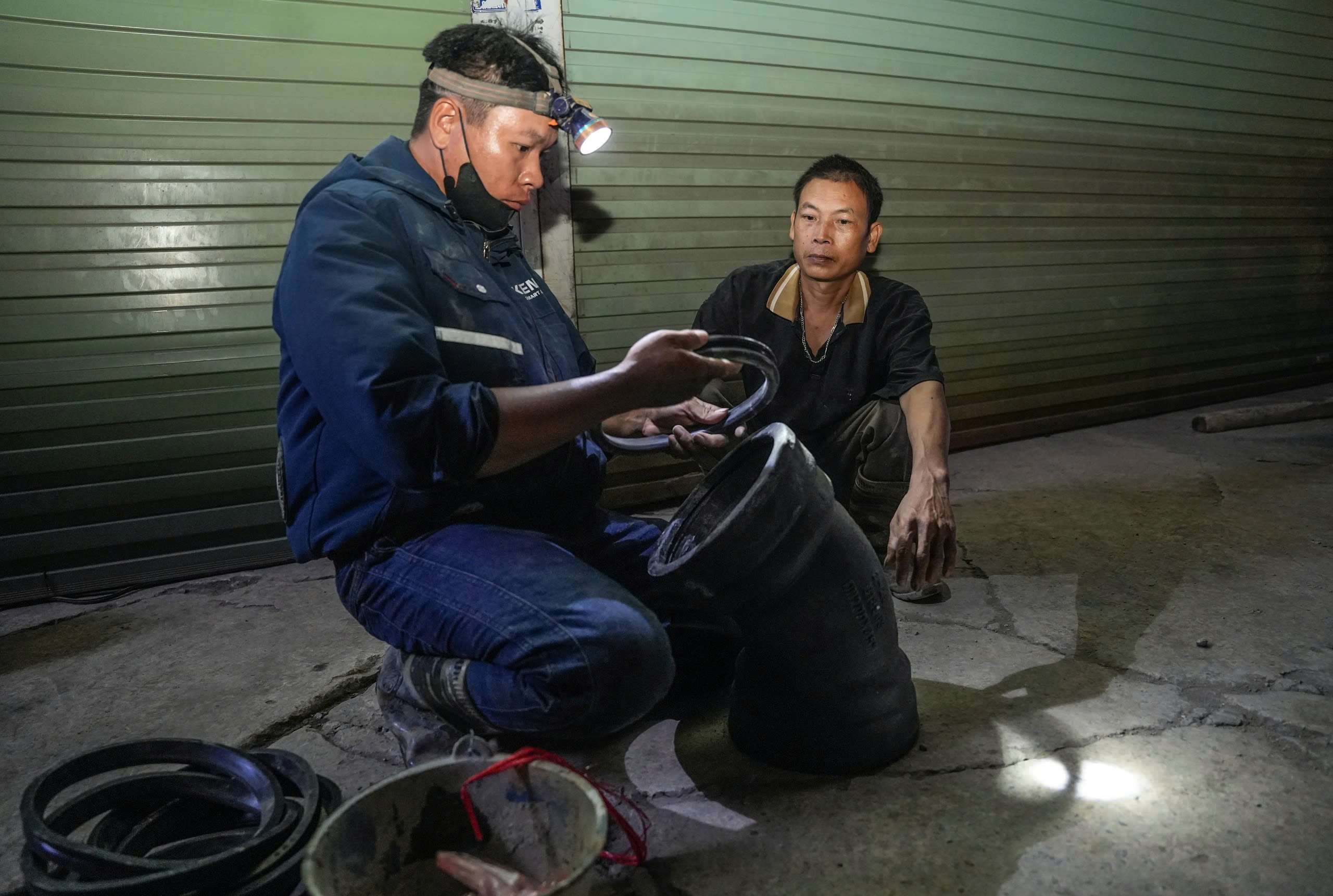 Đ&ecirc;m kh&ocirc;ng ngủ tr&ecirc;n c&ocirc;ng trường V&agrave;nh đai 2,5: Tất bật thi c&ocirc;ng đoạn Đầm Hồng - QL1A- Ảnh 11.