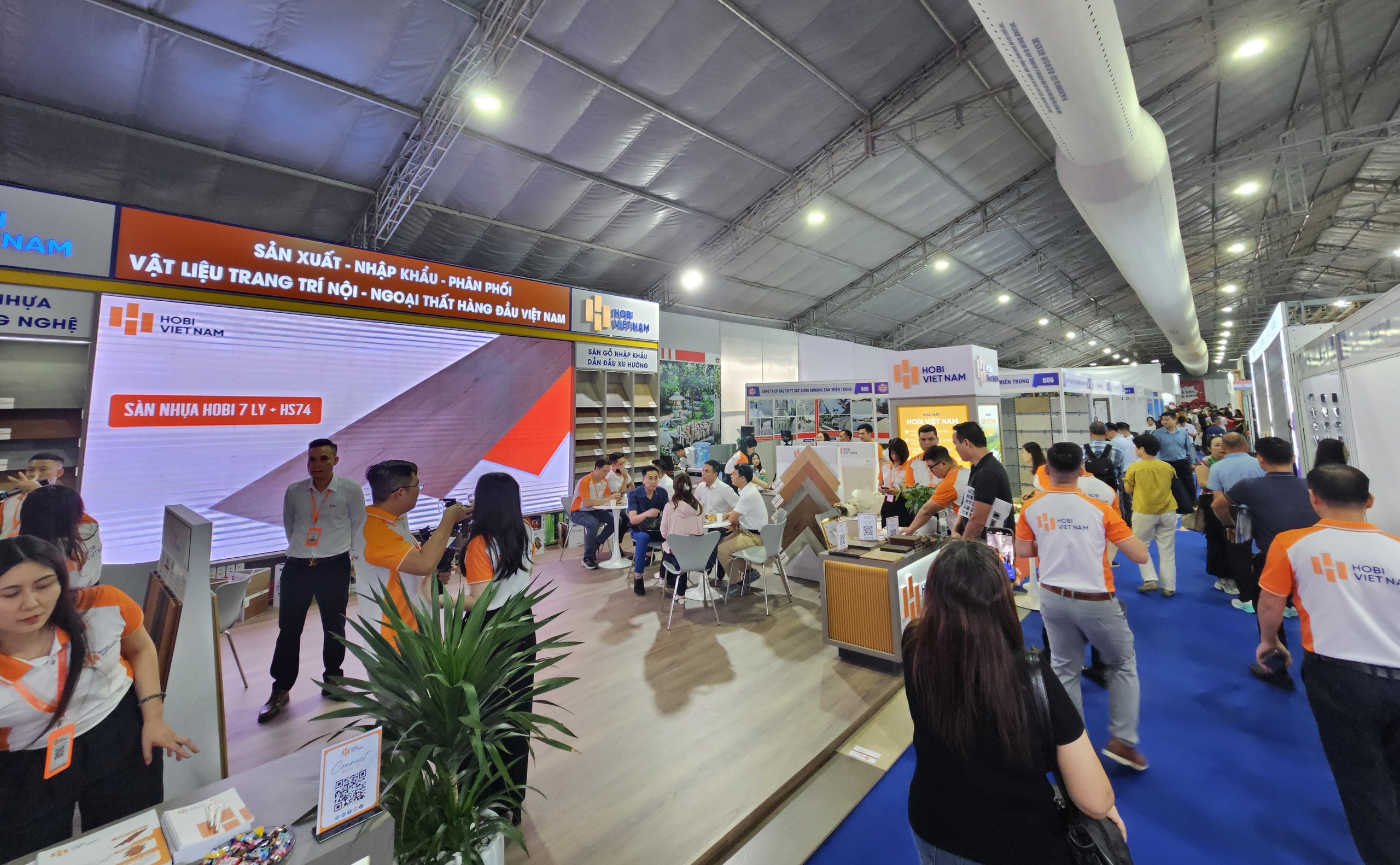 Hơn 1.000 gian hàng góp mặt tại triển lãm Vietbuild Hà Nội 2025- Ảnh 7. Hơn 1.000 gian hàng góp mặt tại triển lãm Vietbuild Hà Nội 2025- Ảnh 7.