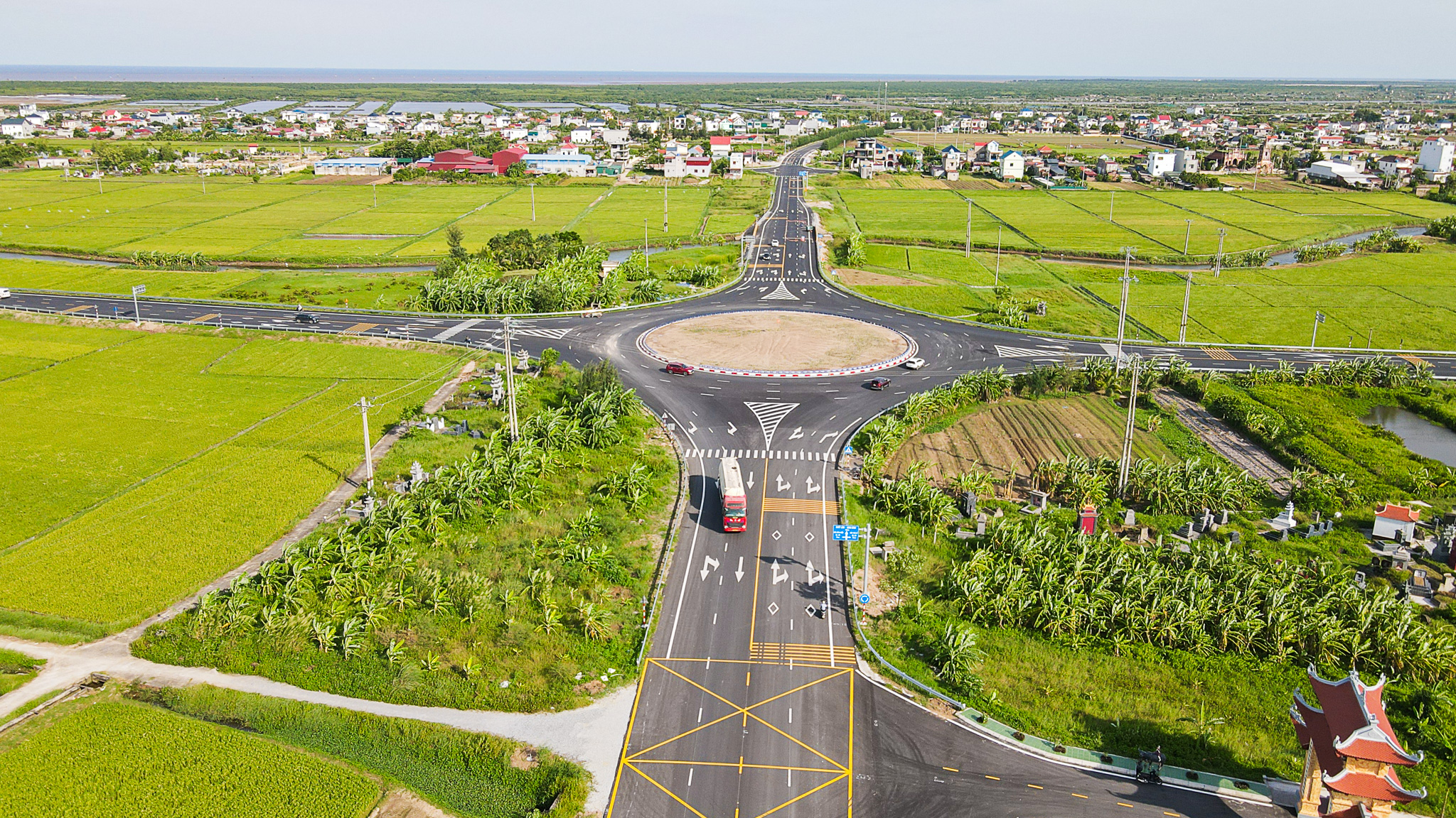 Hưng Yên: Nhiều dấu ấn đột phá trong phát triển hạ tầng giao thông- Ảnh 2. Hưng Yên: Nhiều dấu ấn đột phá trong phát triển hạ tầng giao thông- Ảnh 2.