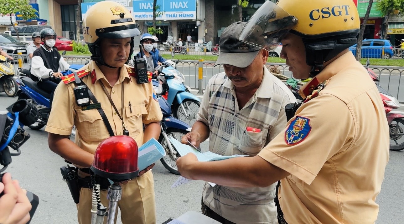 TP.HCM tăng cường giải ph&aacute;p bảo đảm trật tự, an to&agrave;n giao th&ocirc;ng- Ảnh 1.