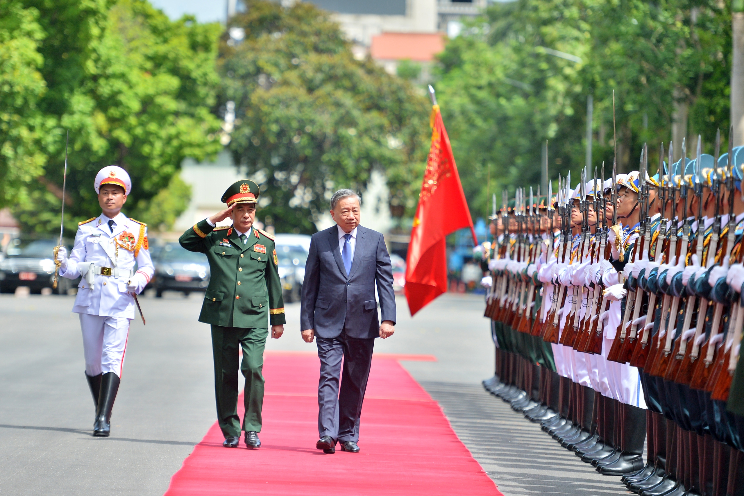 Tổng B&iacute; thư T&ocirc; L&acirc;m dự Đại hội Thi đua quyết thắng to&agrave;n qu&acirc;n lần thứ XI- Ảnh 1.