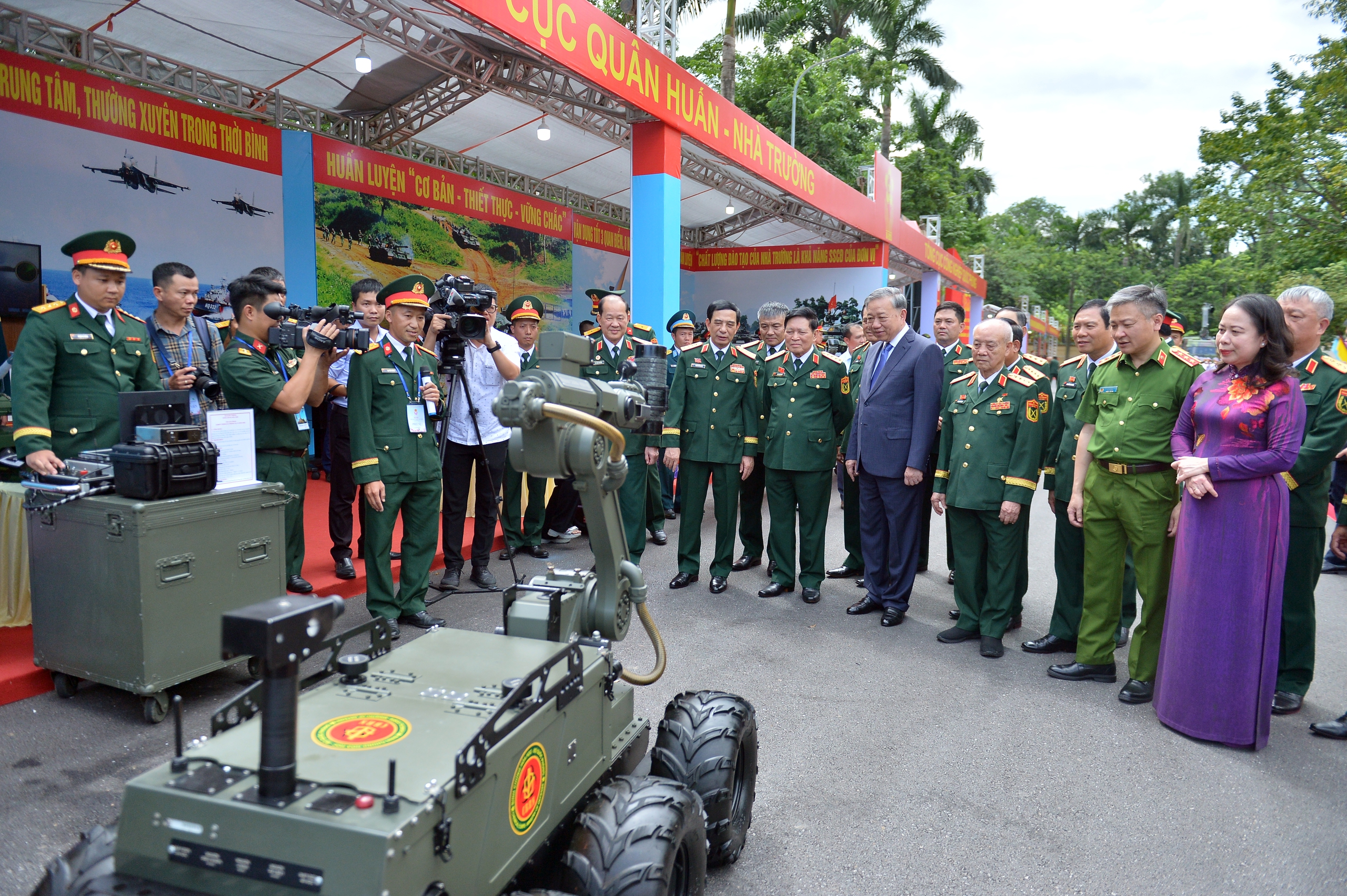 Tổng B&iacute; thư T&ocirc; L&acirc;m dự Đại hội Thi đua quyết thắng to&agrave;n qu&acirc;n lần thứ XI- Ảnh 3.