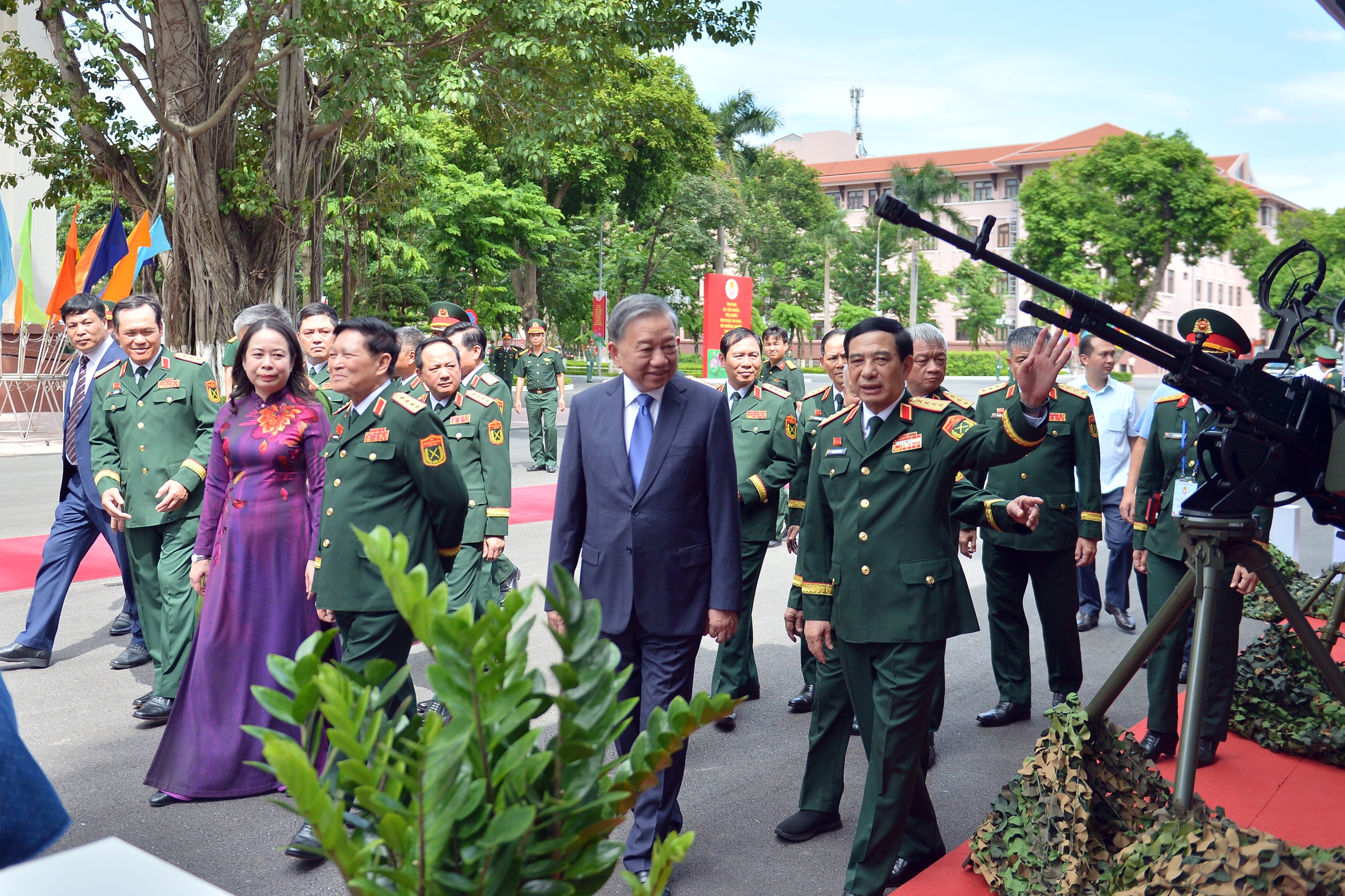 Tổng B&iacute; thư T&ocirc; L&acirc;m dự Đại hội Thi đua quyết thắng to&agrave;n qu&acirc;n lần thứ XI- Ảnh 4.