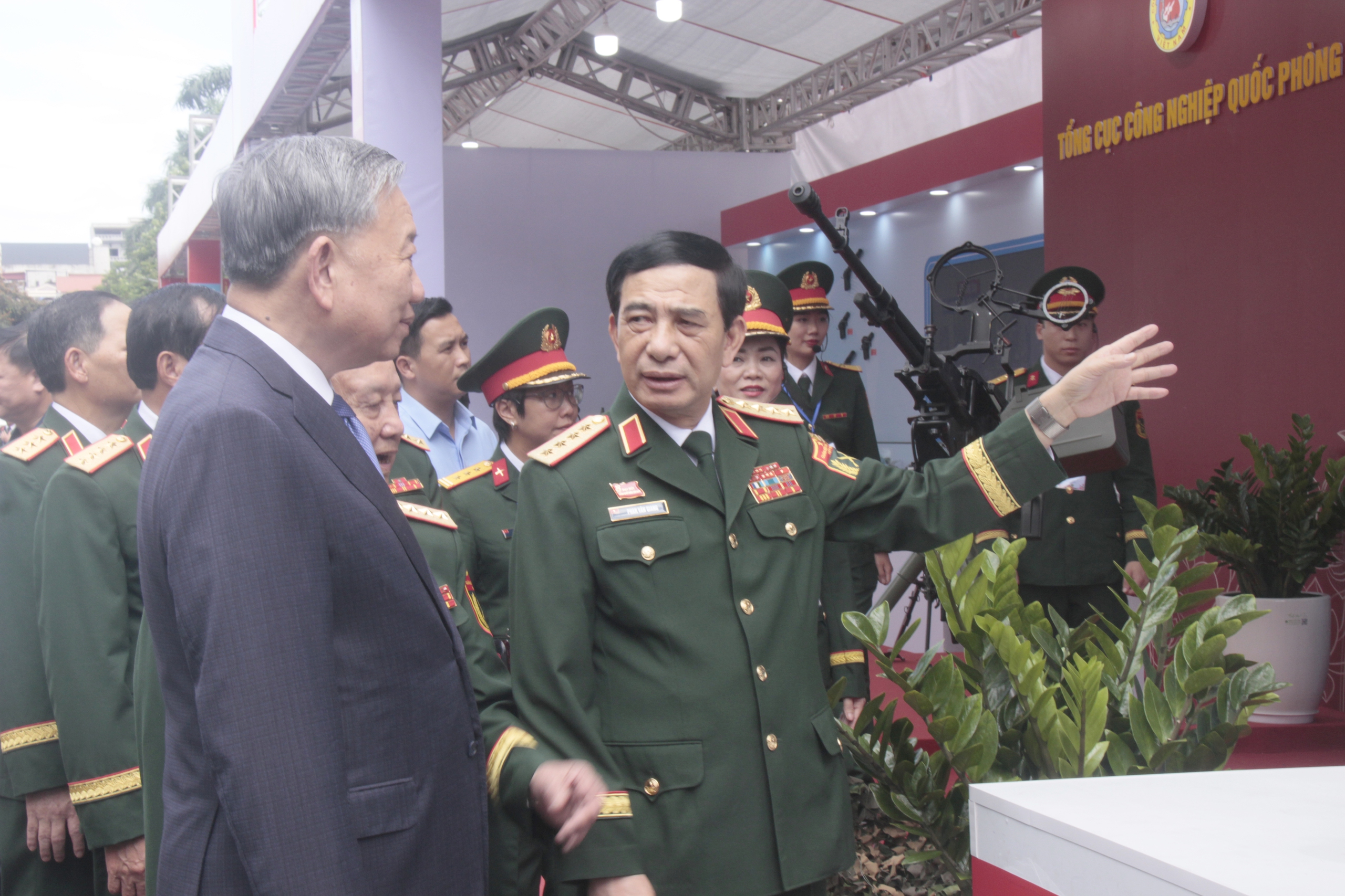 Tổng B&iacute; thư T&ocirc; L&acirc;m dự Đại hội Thi đua quyết thắng to&agrave;n qu&acirc;n lần thứ XI- Ảnh 5.