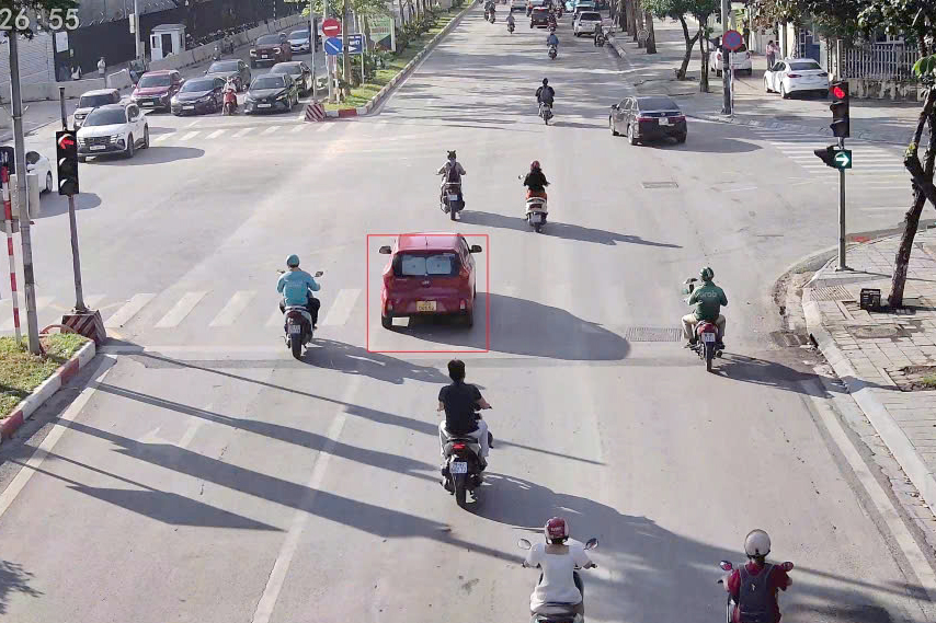 H&agrave; Nội: Xử phạt h&agrave;ng trăm phụ huynh giao xe cho con, chở con kh&ocirc;ng đội mũ bảo hiểm- Ảnh 2.