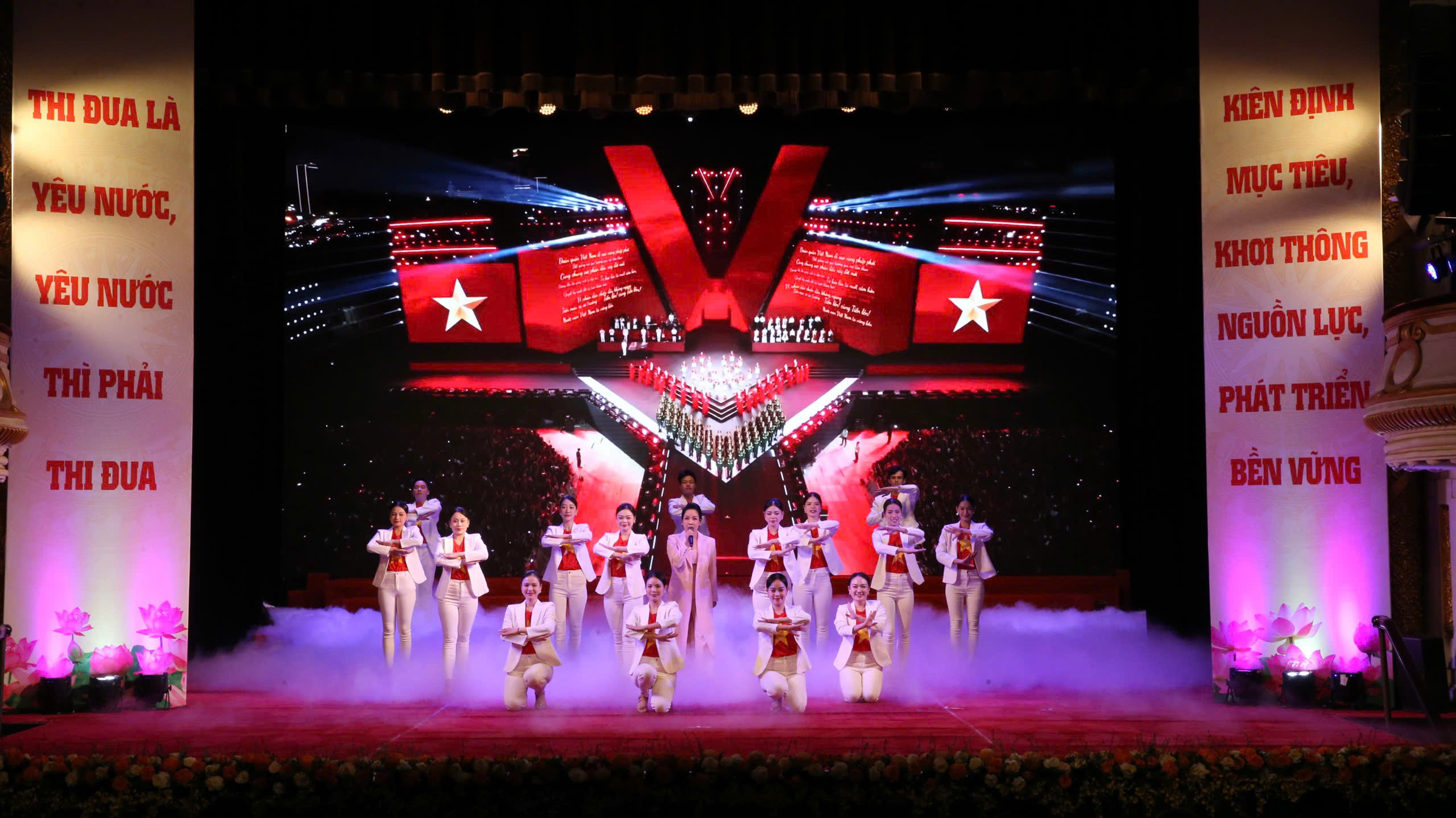 Bộ trưởng Nguyễn Văn H&ugrave;ng: Nu&ocirc;i dưỡng hồn cốt d&acirc;n tộc, chủ động hội nhập, quảng b&aacute; văn h&oacute;a- Ảnh 2.