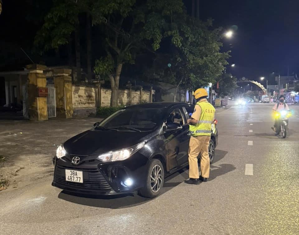 CSGT H&agrave; Tĩnh l&yacute; giải nguy&ecirc;n nh&acirc;n "ma men" bị xử l&yacute; tăng 246 trường hợp so với th&aacute;ng trước- Ảnh 2.