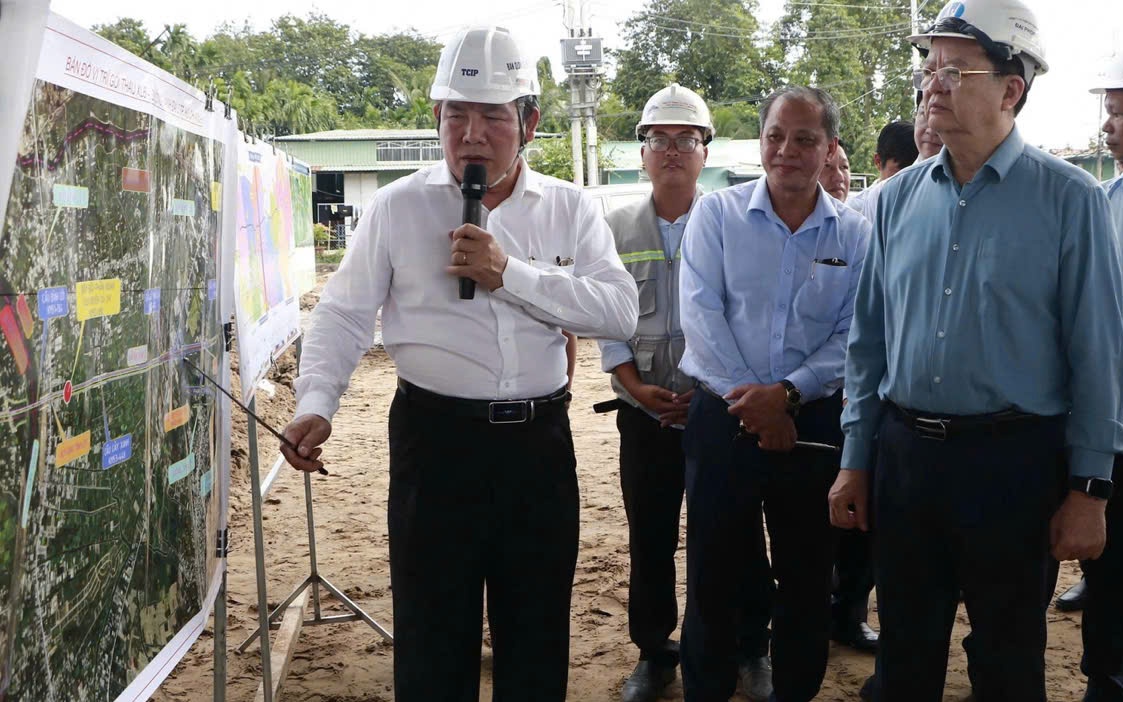 Ph&oacute; Thủ tướng Mai Văn Ch&iacute;nh kiểm tra tiến độ dự &aacute;n đường V&agrave;nh đai 3 TP.HCM